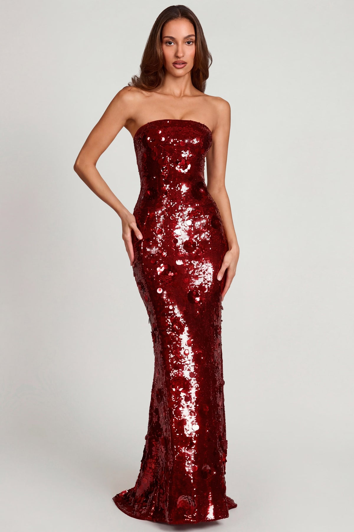 ⁣⁢3D-verziertes Bandeau-Maxikleid mit Pailletten in Weinrot mit Blumenmuster⁤⁣