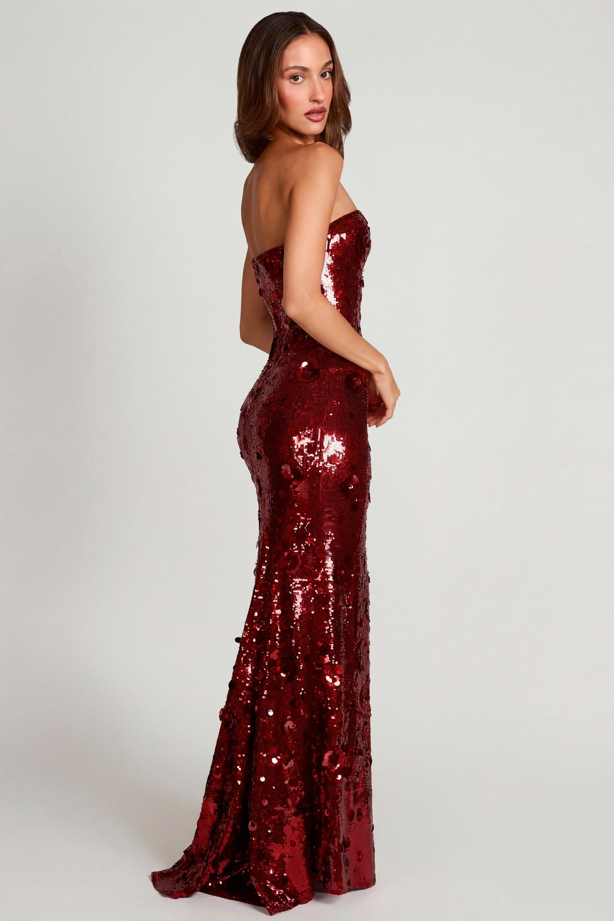 ⁣⁢3D-verziertes Bandeau-Maxikleid mit Pailletten in Weinrot mit Blumenmuster⁤⁣
