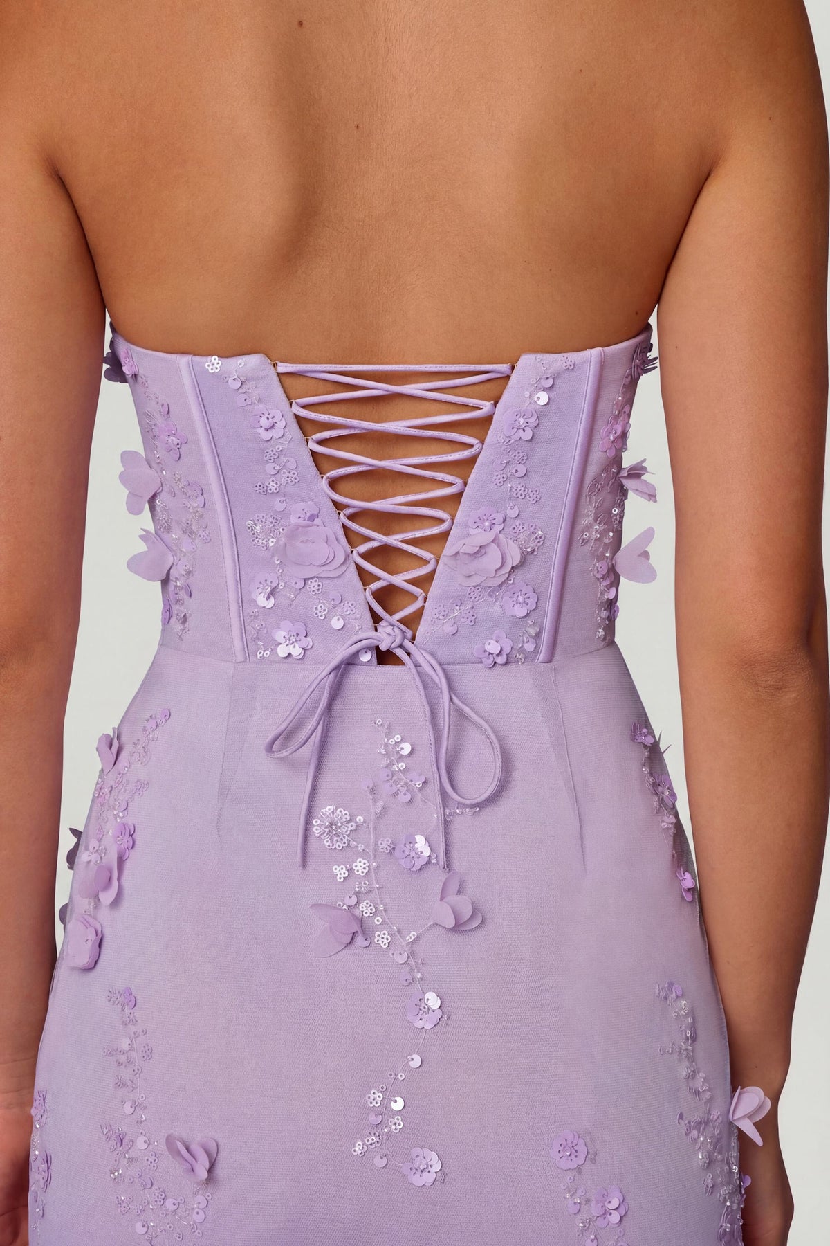 ⁣⁢Korsett-Maxikleid mit Schnürung in Flieder⁤⁣