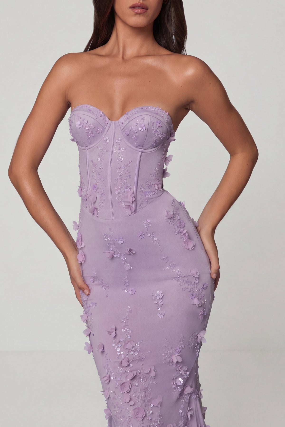 ⁣⁢Korsett-Maxikleid mit Schnürung in Flieder⁤⁣