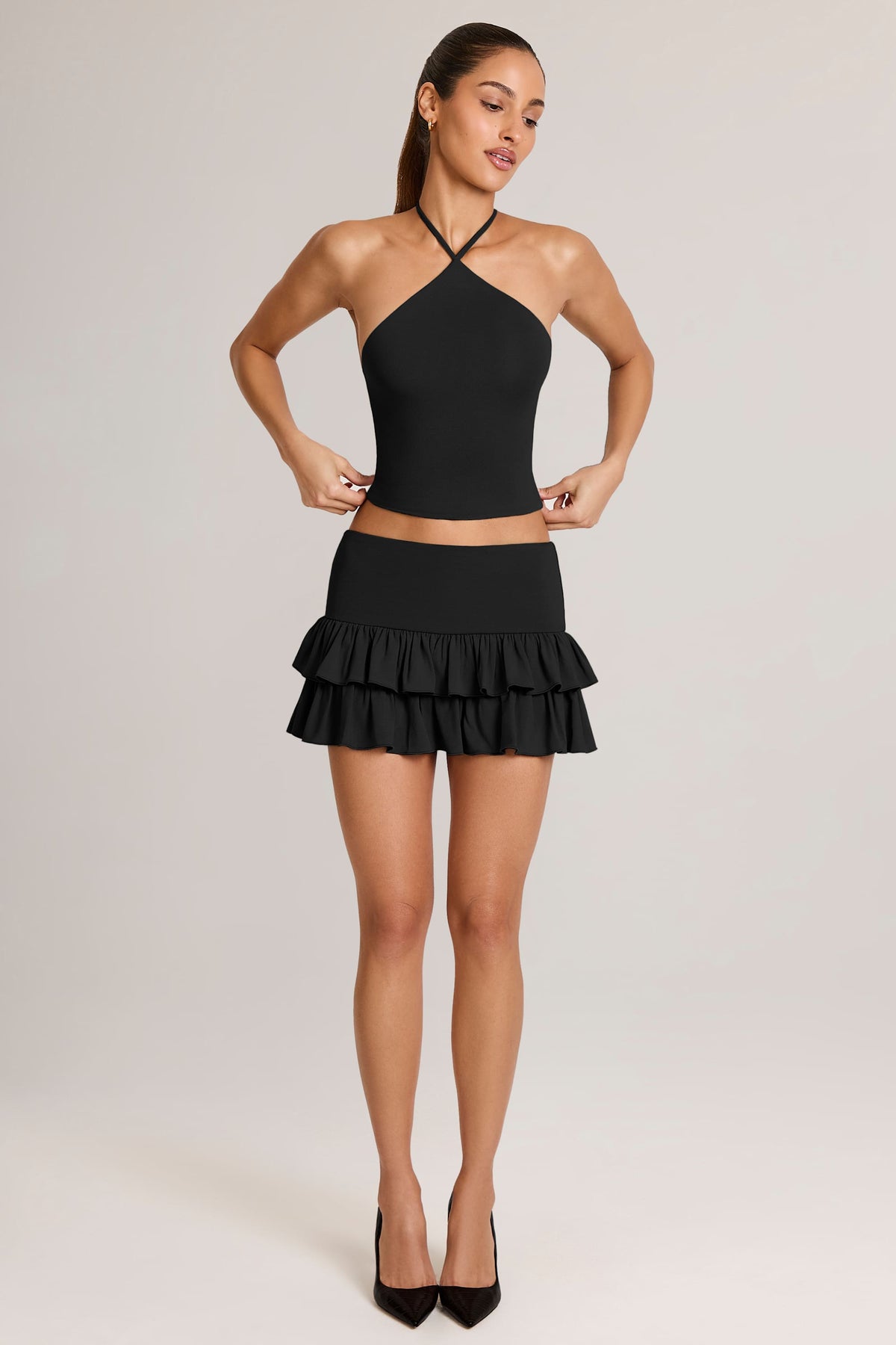 ⁣⁢Modal Ruffle Mid-Rise Mini Skort in Schwarz⁤⁣