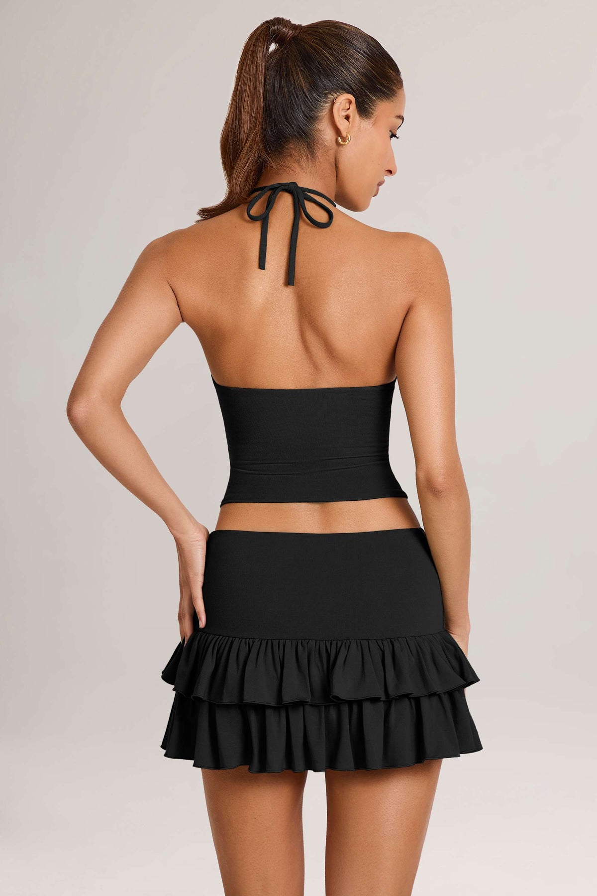 ⁣⁢Modal Ruffle Mid-Rise Mini Skort in Schwarz⁤⁣