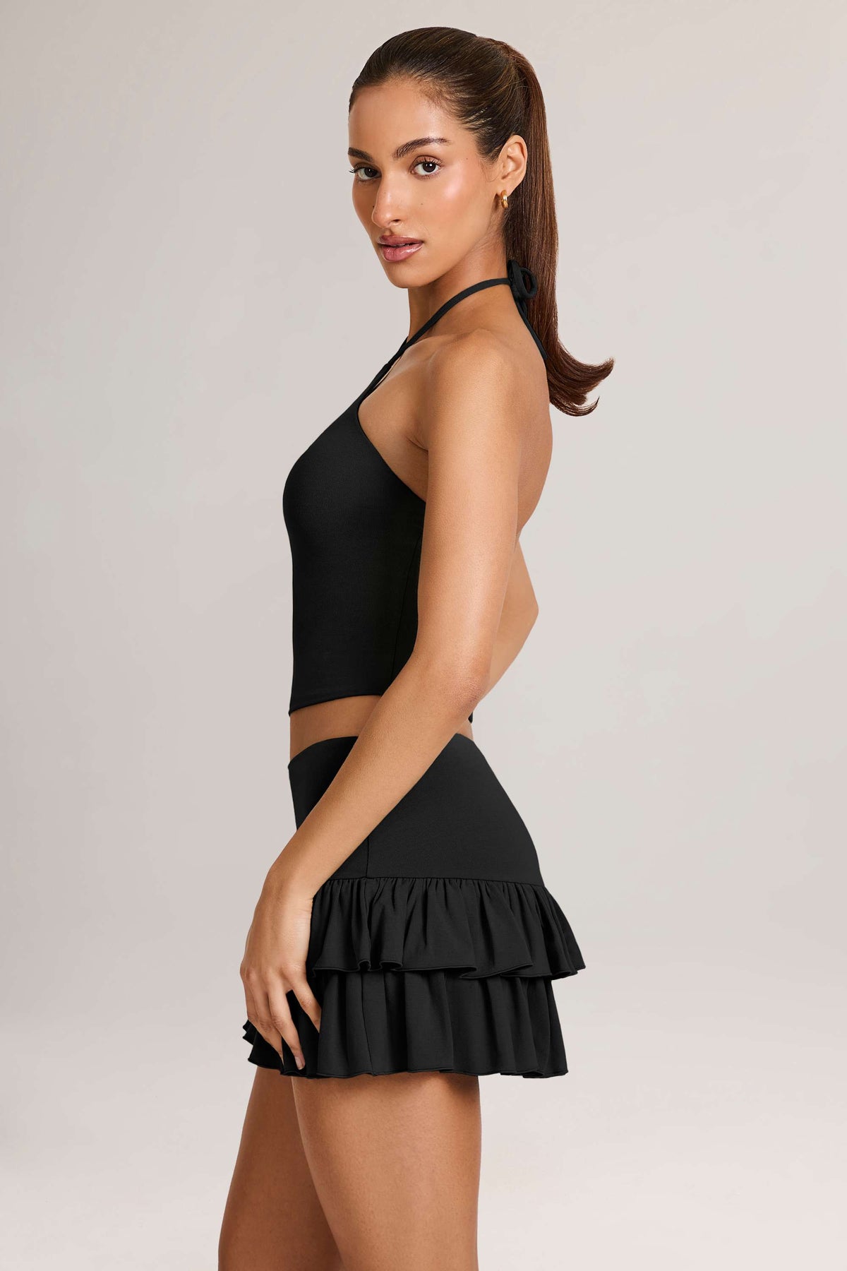 ⁣⁢Modal Ruffle Mid-Rise Mini Skort in Schwarz⁤⁣