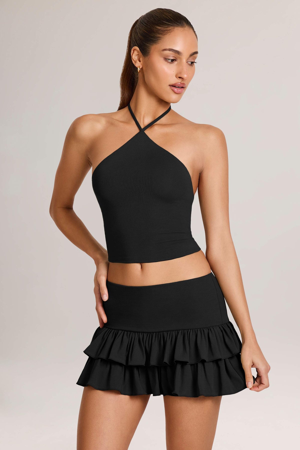 ⁣⁢Modal Ruffle Mid-Rise Mini Skort in Schwarz⁤⁣