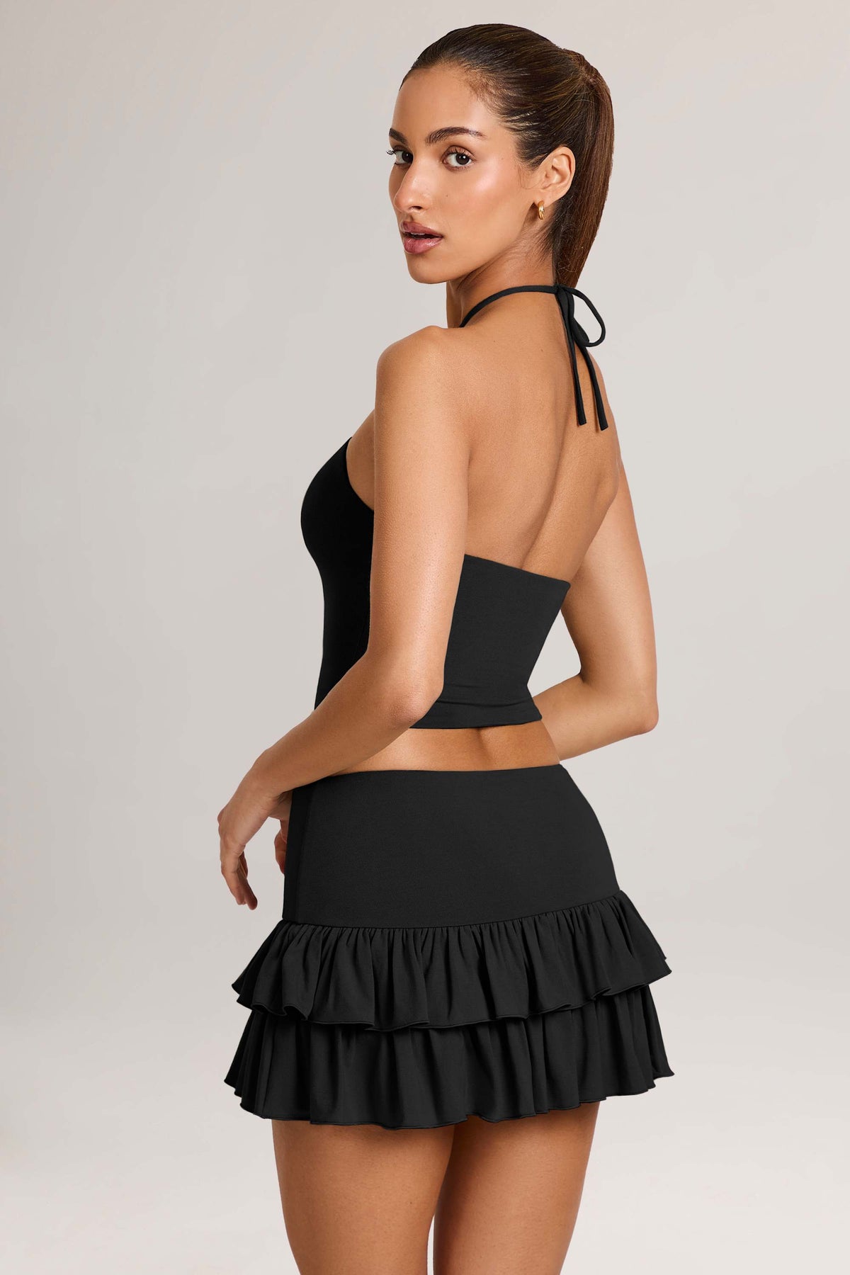 ⁣⁢Modal Ruffle Mid-Rise Mini Skort in Schwarz⁤⁣