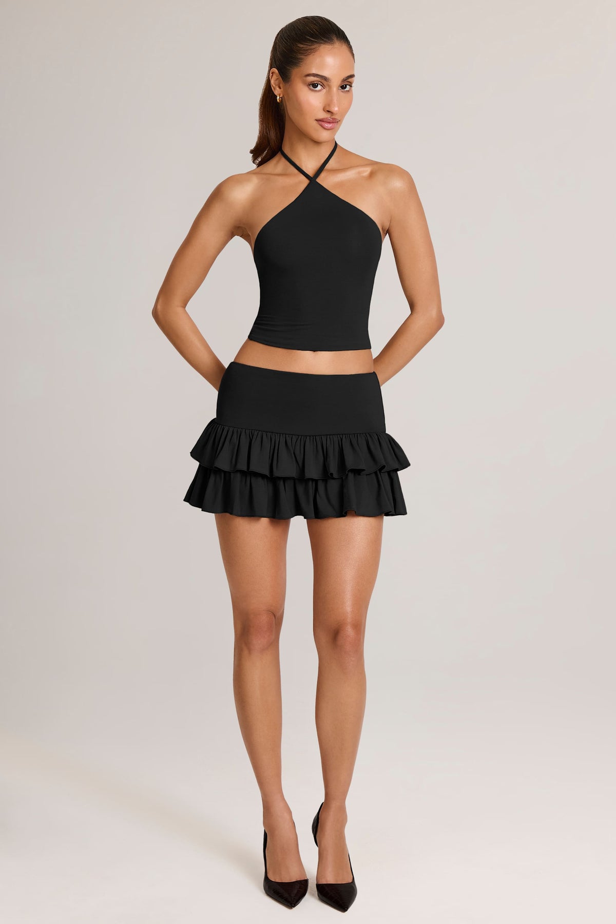 ⁣⁢Modal Ruffle Mid-Rise Mini Skort in Schwarz⁤⁣
