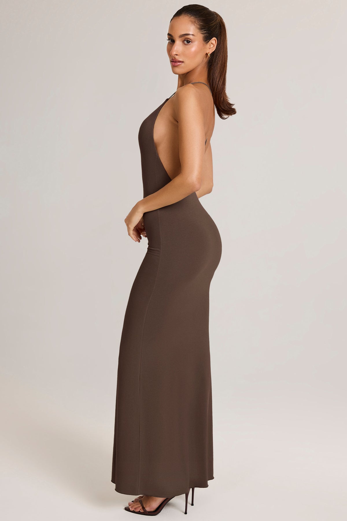 ⁣⁢Modal-Maxikleid mit tiefem Rückenausschnitt in Chocolate Brown⁤⁣