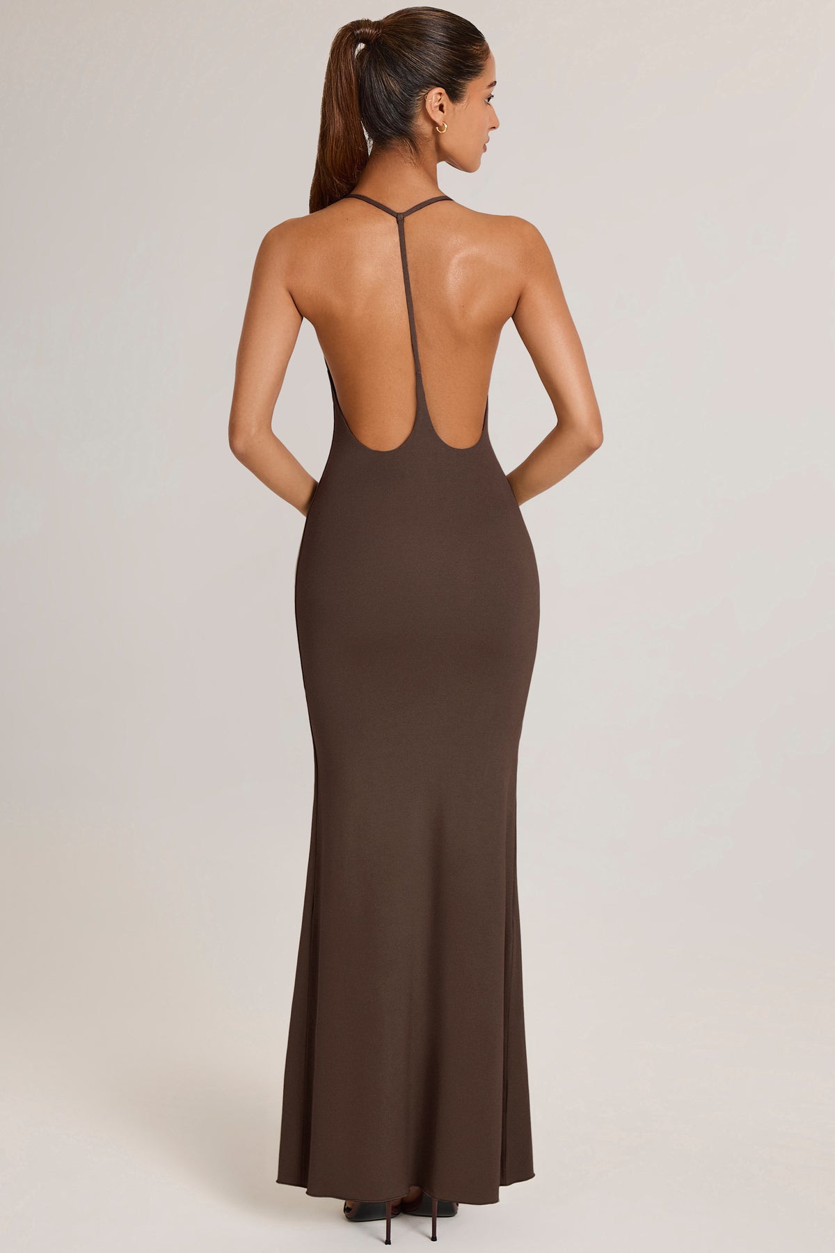 ⁣⁢Modal-Maxikleid mit tiefem Rückenausschnitt in Chocolate Brown⁤⁣