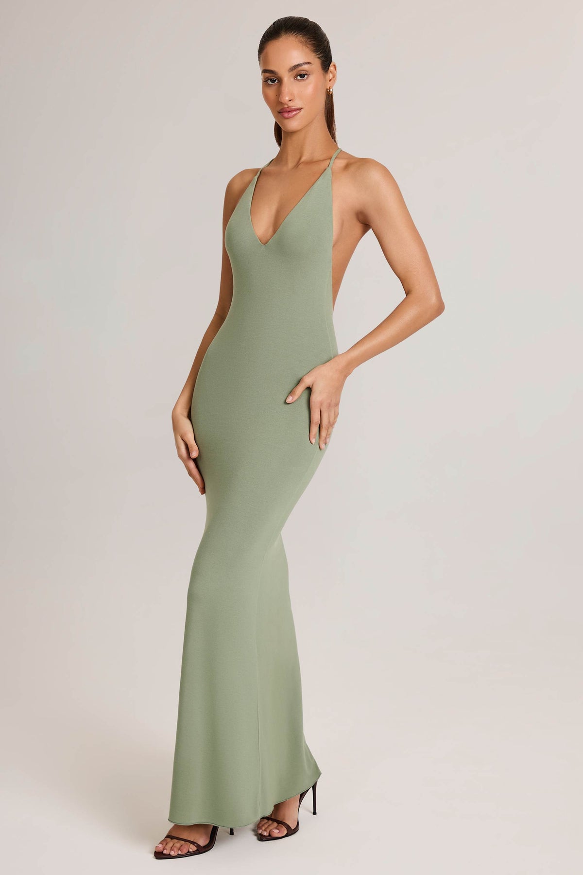 ⁣⁢Rückenfreies Modal-Maxikleid mit tiefem Ausschnitt in Salbeigrün⁤⁣
