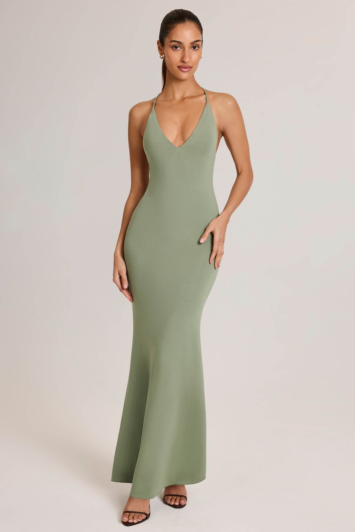 ⁣⁢Rückenfreies Modal-Maxikleid mit tiefem Ausschnitt in Salbeigrün⁤⁣