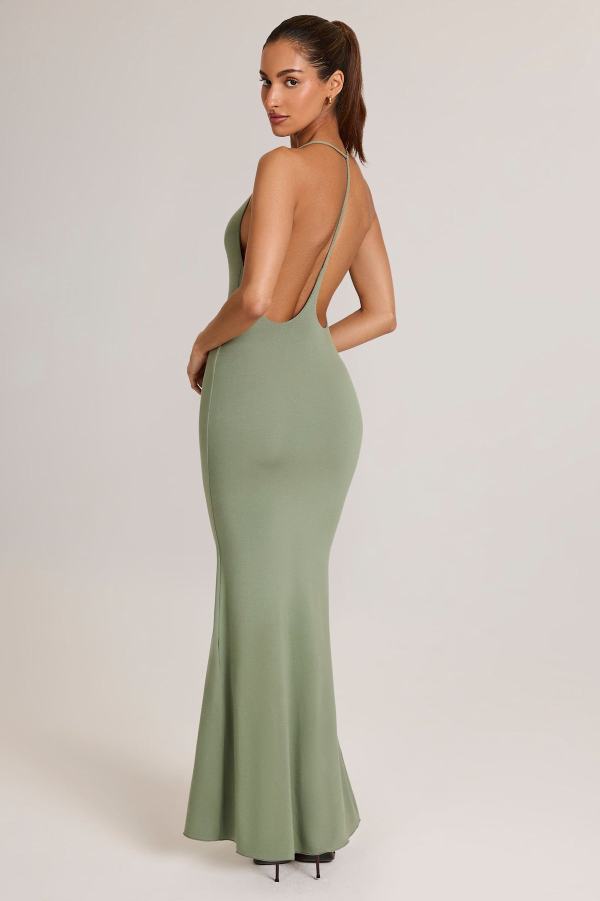⁣⁢Rückenfreies Modal-Maxikleid mit tiefem Ausschnitt in Salbeigrün⁤⁣