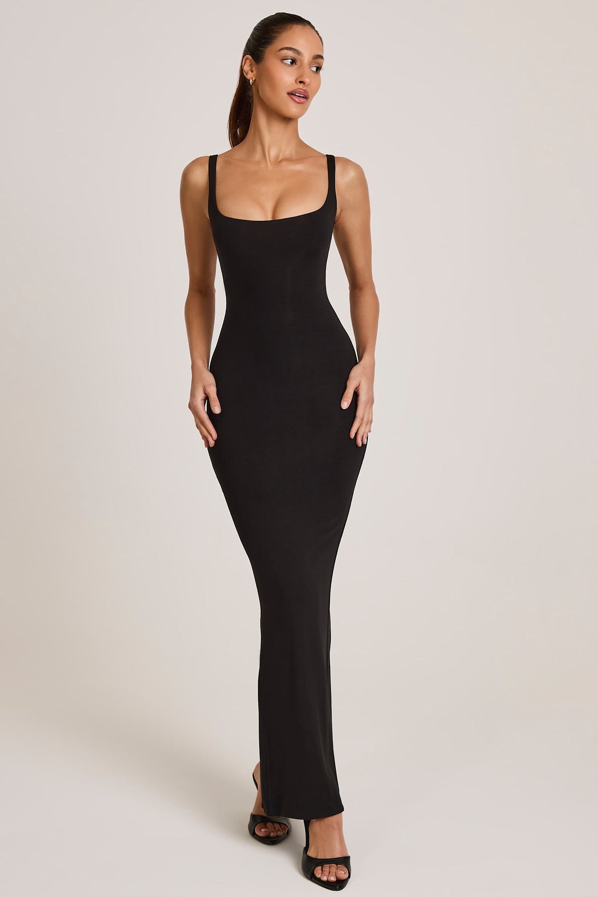 ⁣⁢Modal-Maxikleid mit Karree-Ausschnitt in Schwarz⁤⁣