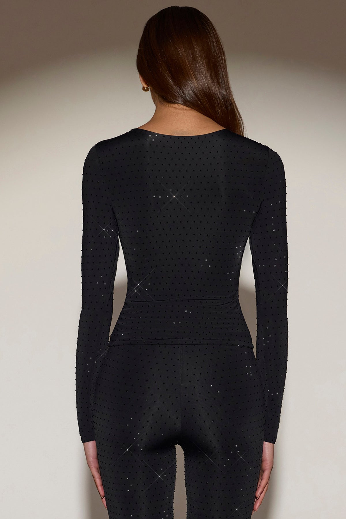 ⁣⁢Langarmshirt mit Rundhalsausschnitt und Verzierungen in Schwarz⁤⁣