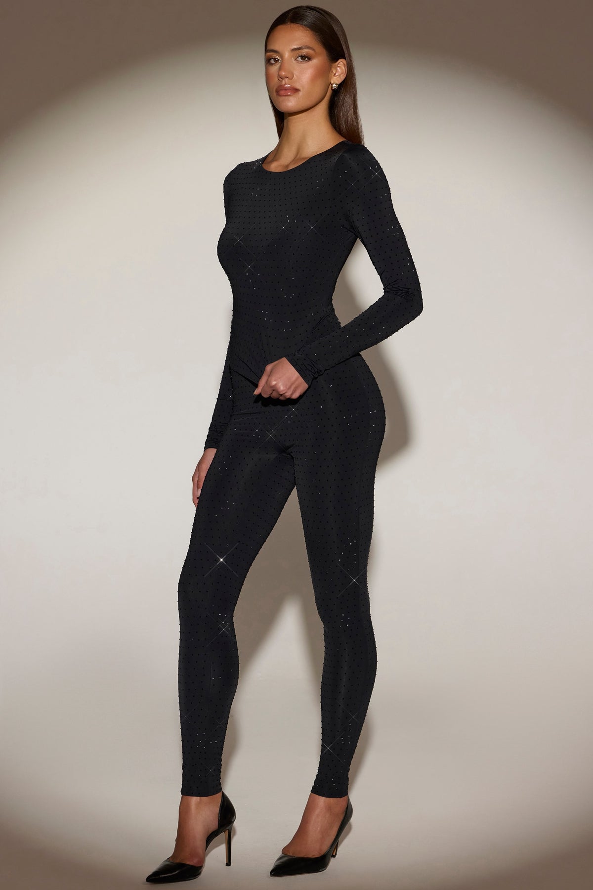 ⁣⁢Langarmshirt mit Rundhalsausschnitt und Verzierungen in Schwarz⁤⁣