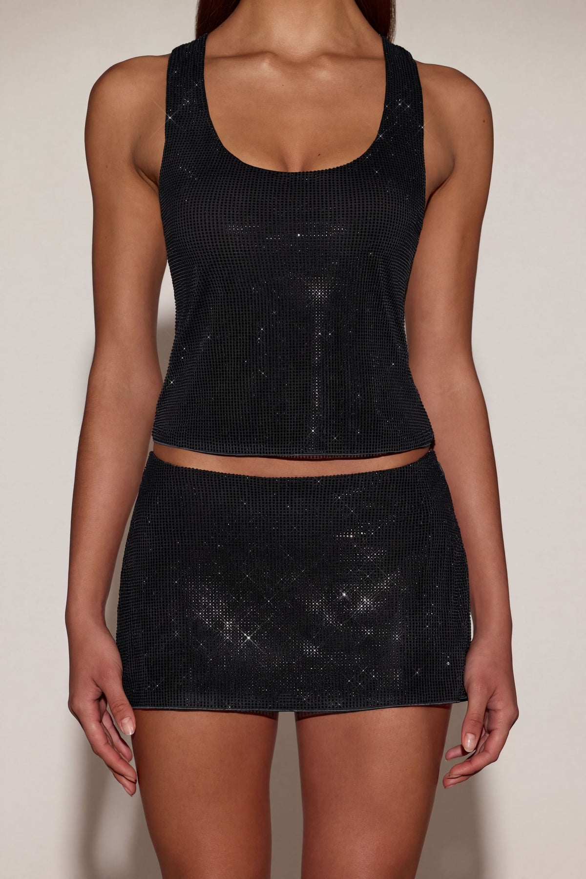 ⁣⁢Verziertes Jersey-Racerback-Oberteil mit tiefem Rundhalsausschnitt in Schwarz⁤⁣