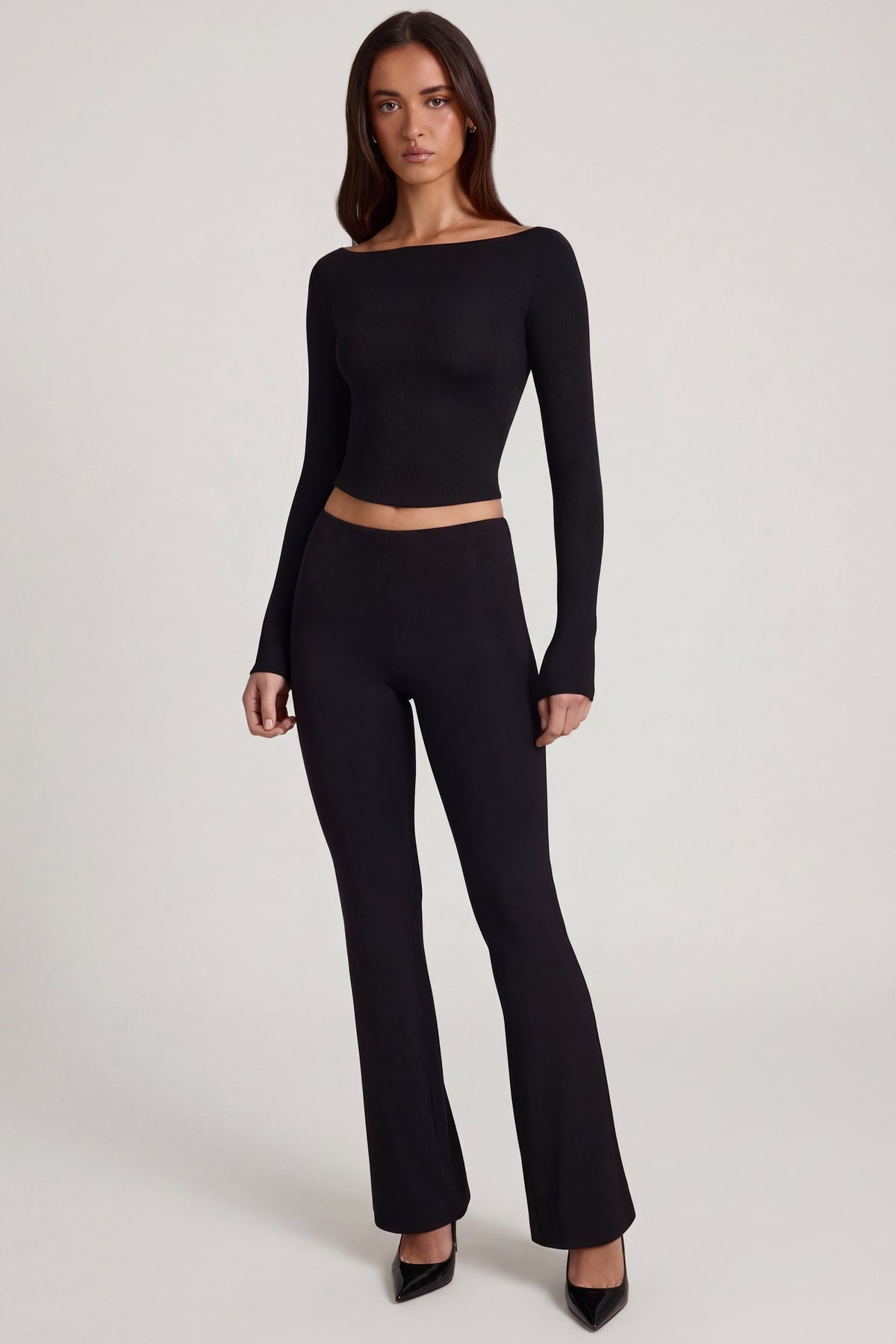⁣⁢Modal Mid-Rise ausgestellte Hose in Schwarz⁤⁣ - 1