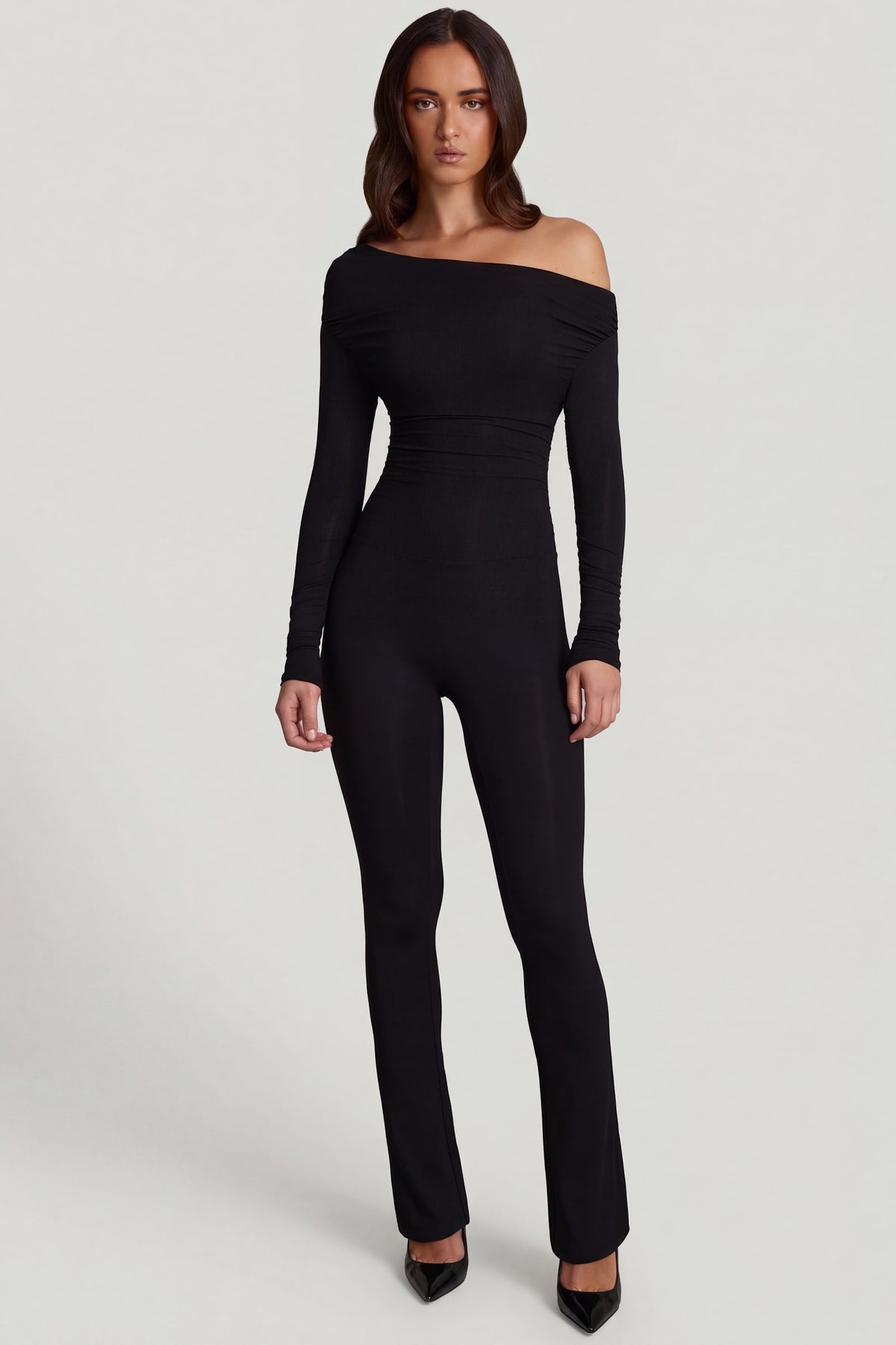 ⁣⁢Off-Shoulder-Langarm-Jumpsuit aus Modal in Schwarz⁤⁣