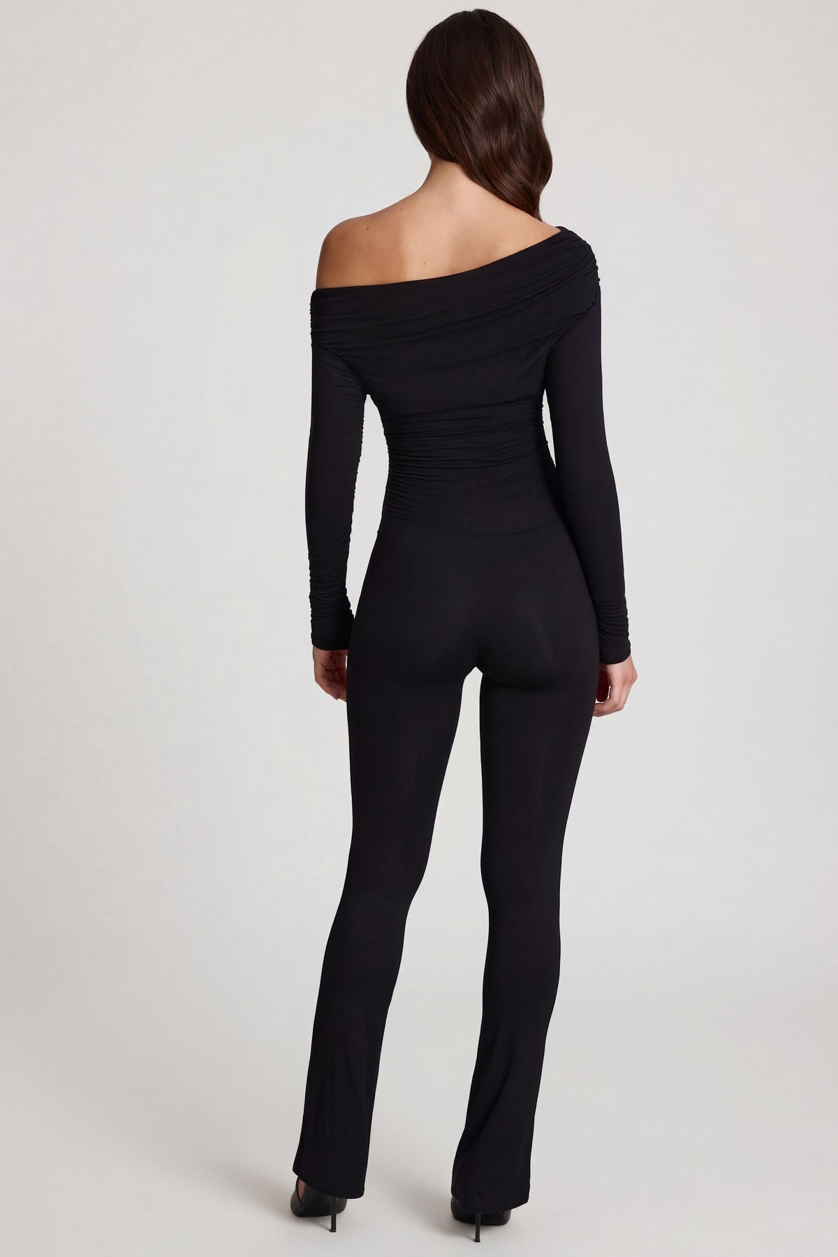 ⁣⁢Off-Shoulder-Langarm-Jumpsuit aus Modal in Schwarz⁤⁣