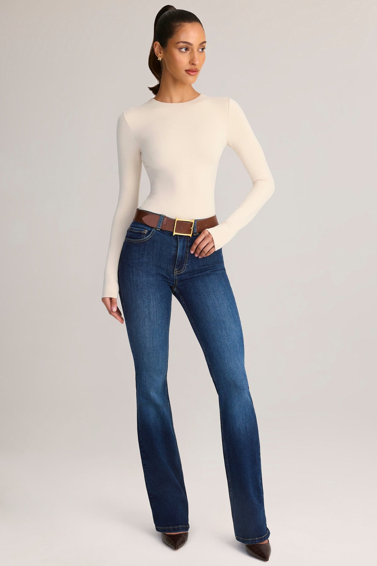 ⁣⁢Denim Mid-Rise Schlagjeans in Indigo⁤⁣ - 2