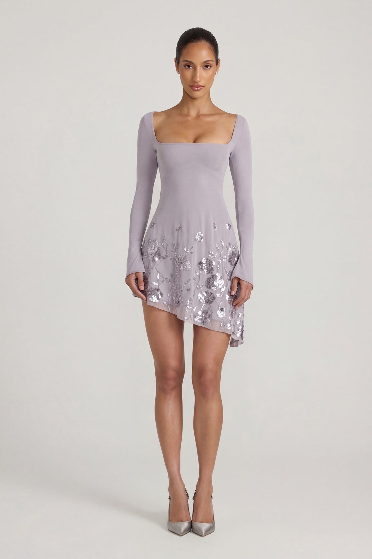 ⁣⁢Asymmetrisches Minikleid mit Applikationen und Verzierungen in Lilac⁤⁣