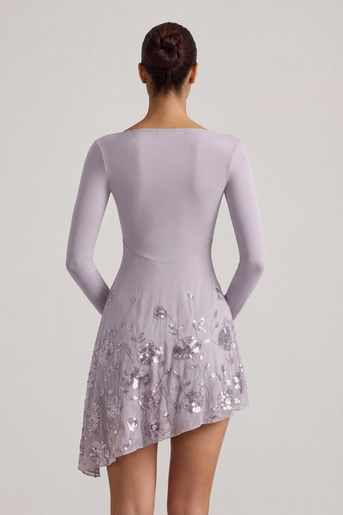⁣⁢Asymmetrisches Minikleid mit Applikationen und Verzierungen in Lilac⁤⁣