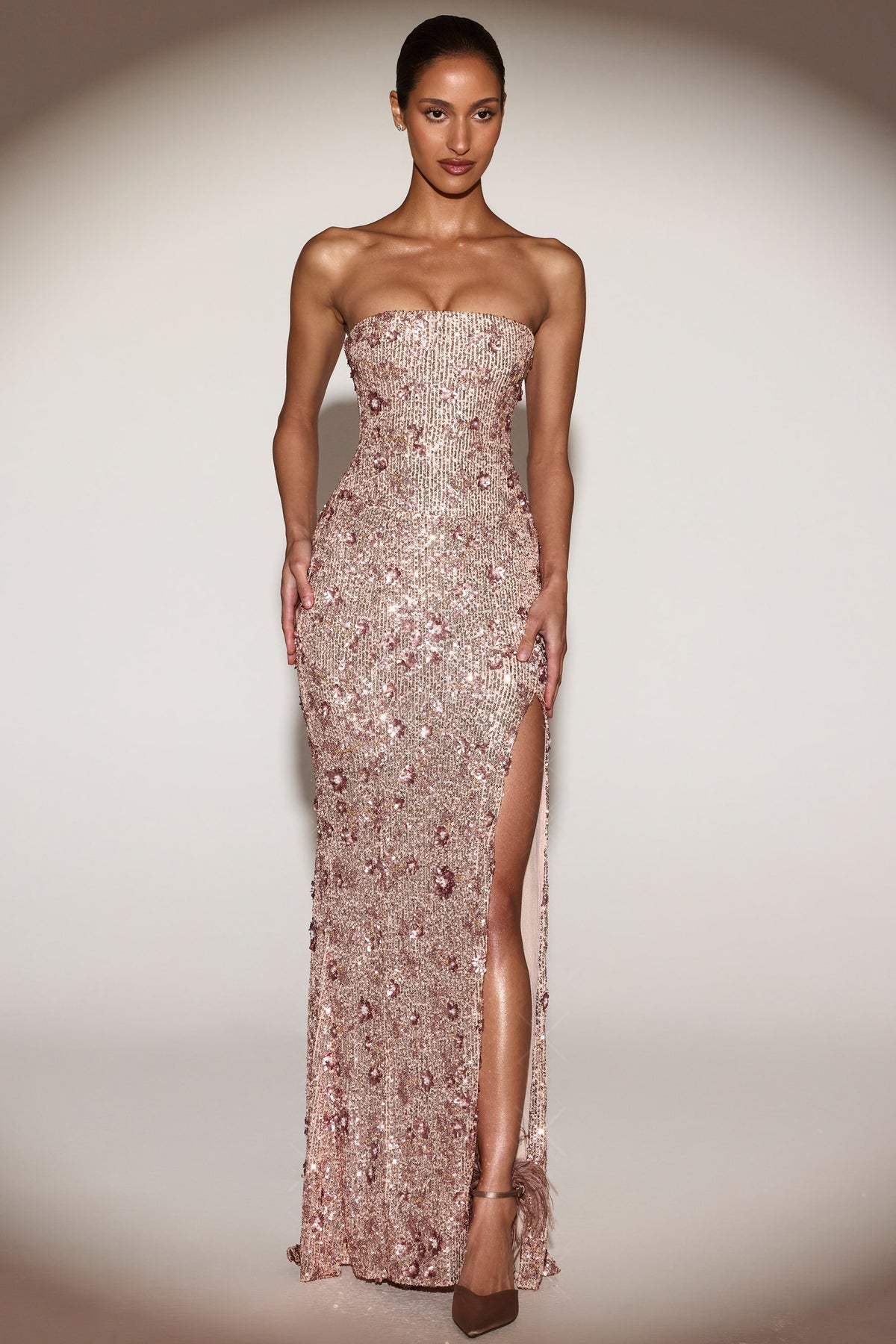 ⁣⁢Verziertes Bandeau-Abendkleid ohne Träger in Roségold⁤⁣