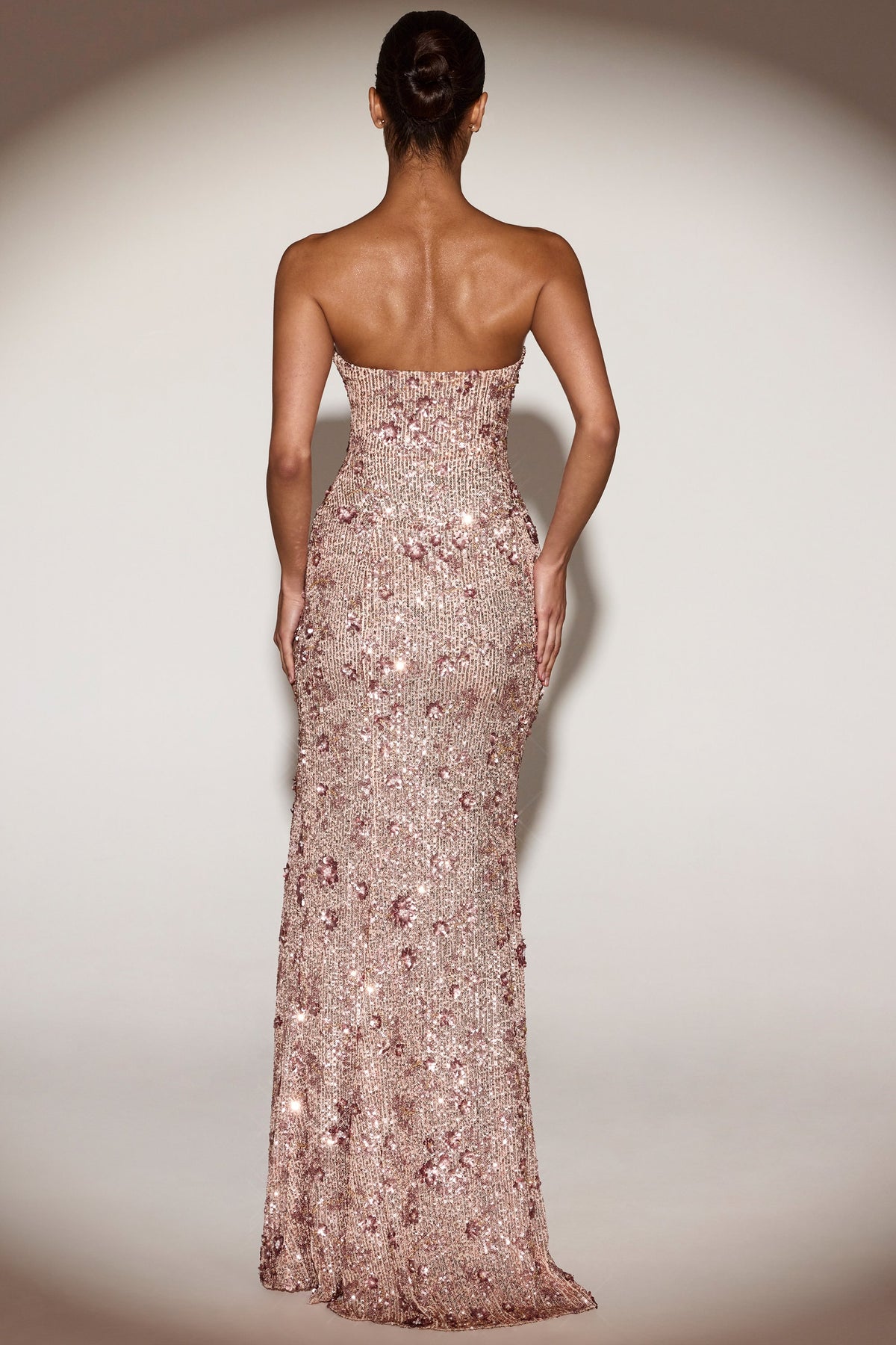 ⁣⁢Verziertes Bandeau-Abendkleid ohne Träger in Roségold⁤⁣
