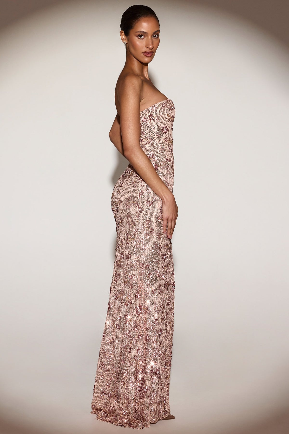 ⁣⁢Verziertes Bandeau-Abendkleid ohne Träger in Roségold⁤⁣