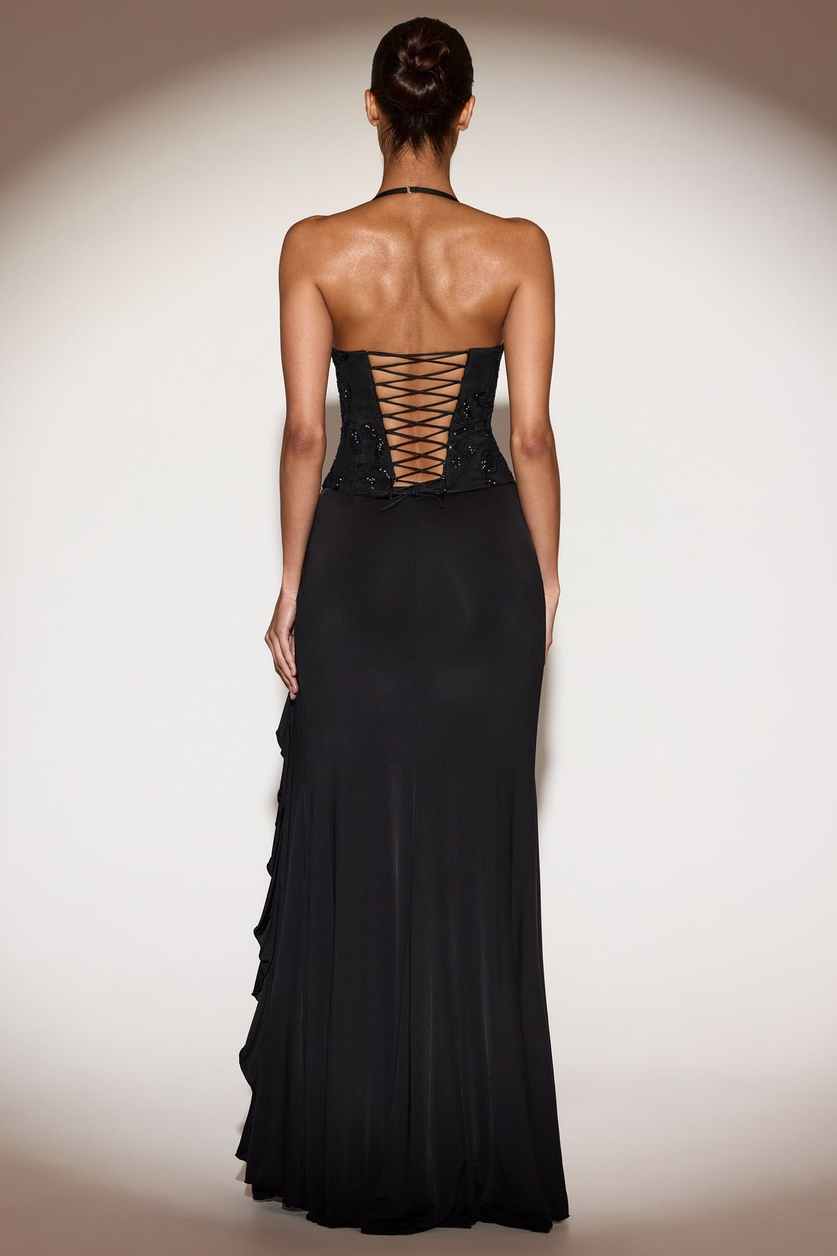 ⁣⁢Verziertes Maxikleid mit Wasserfallausschnitt und Rüschen in Schwarz⁤⁣ - 2