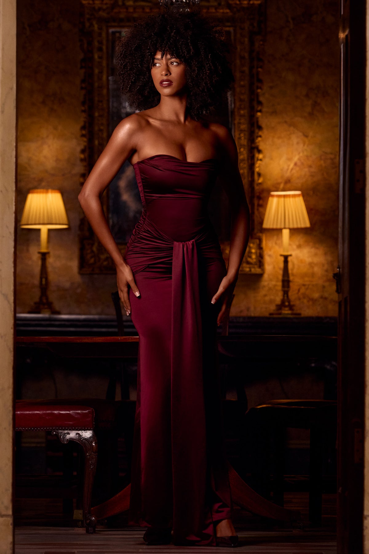 ⁣⁢Satin Peekaboo Bandeau Draped Gown in Weinrot⁤⁣
