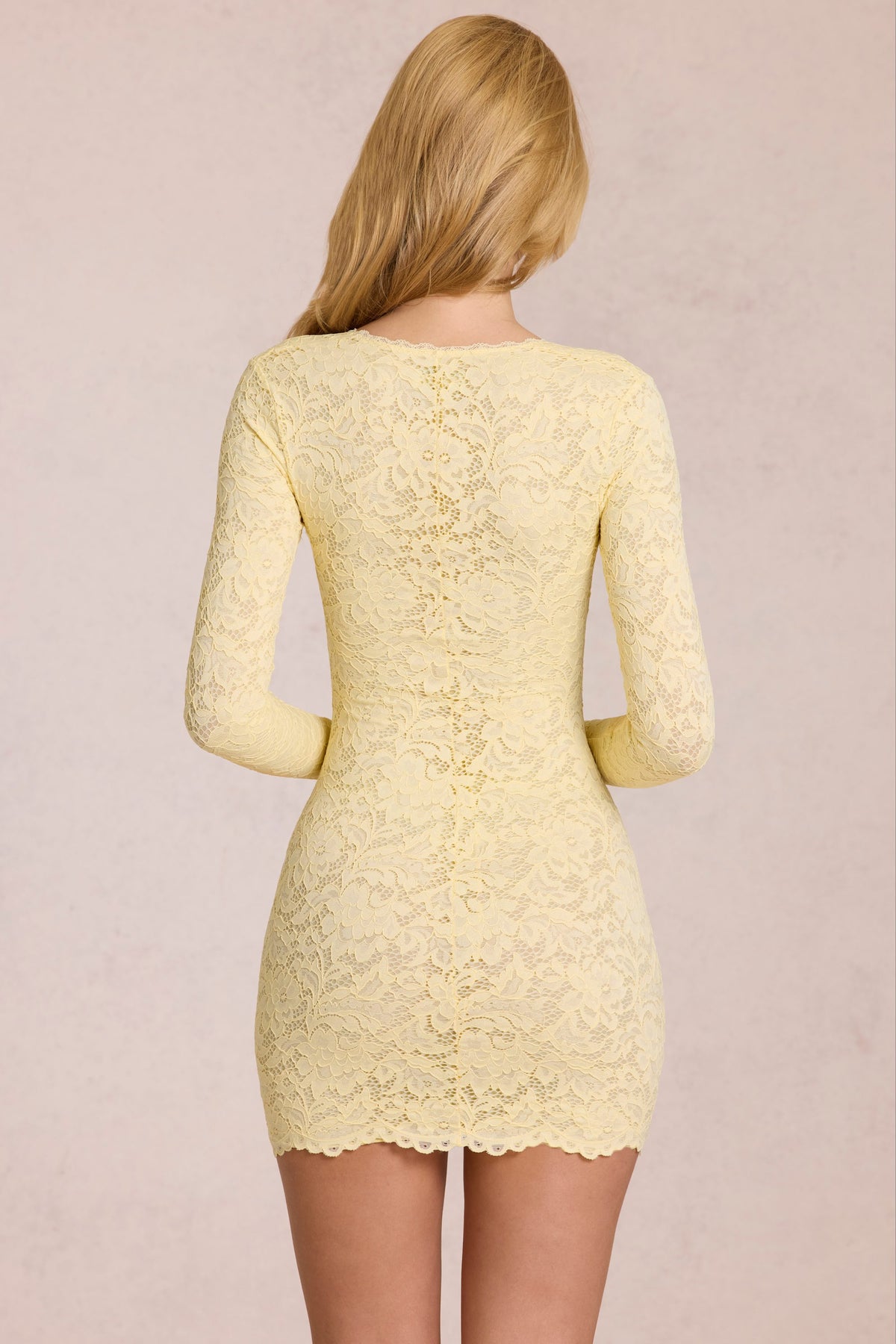 ⁣⁢Gekräuselter Spitzen-Minikleid mit langen Ärmeln in Zitronengelb⁤⁣