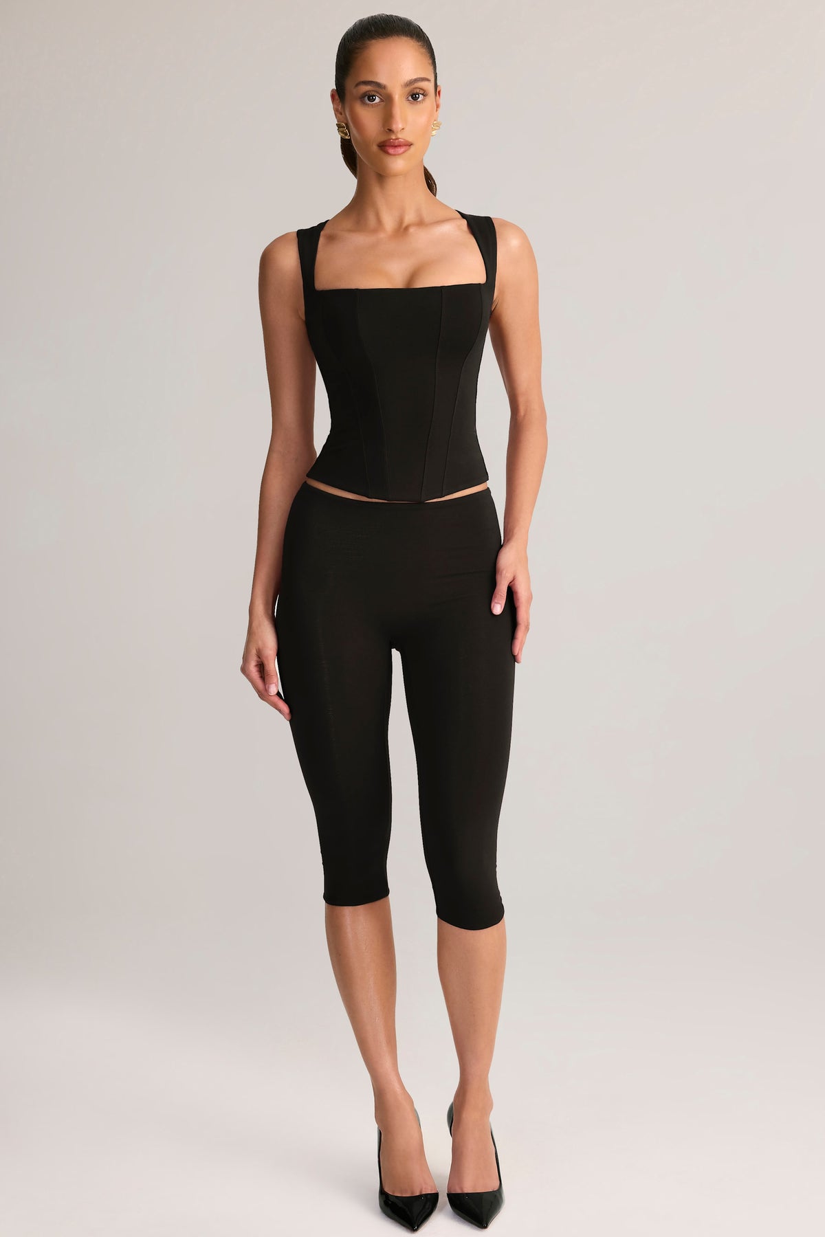 ⁣⁢Modal Capri Leggings mit mittlerer Bundhöhe in Schwarz⁤⁣ - 1