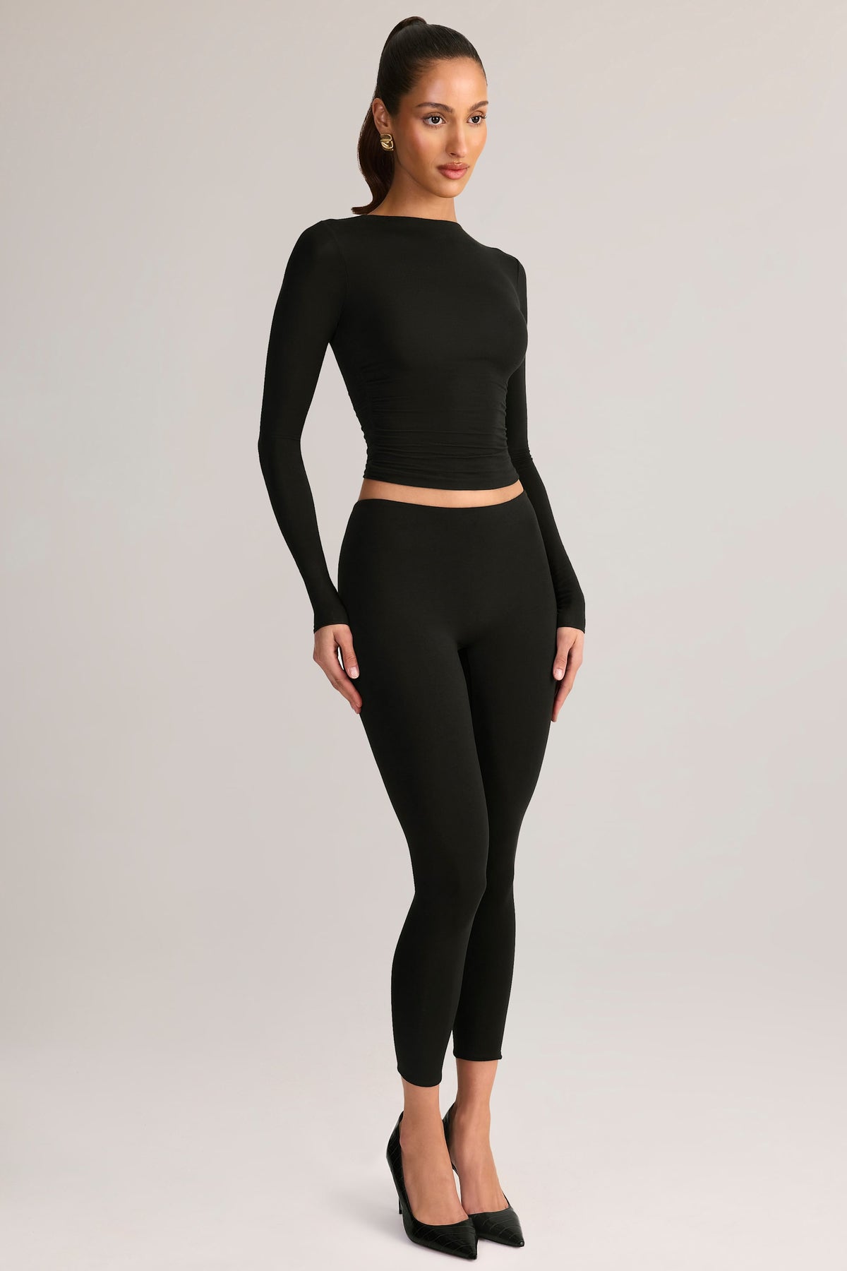 ⁣⁢Modal Mid-Rise Cropped Leggings in Schwarz⁤⁣