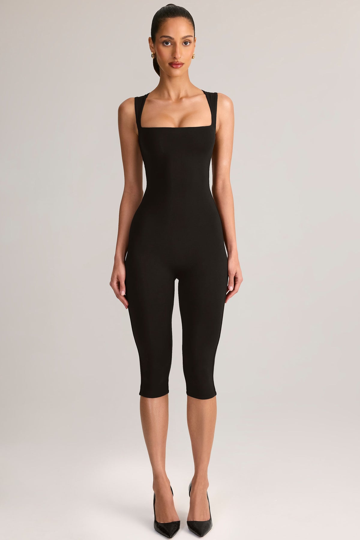 ⁣⁢Modal-Jumpsuit mit eckigem Ausschnitt und Bodycon-Passform in Capri-Optik in Schwarz⁤⁣