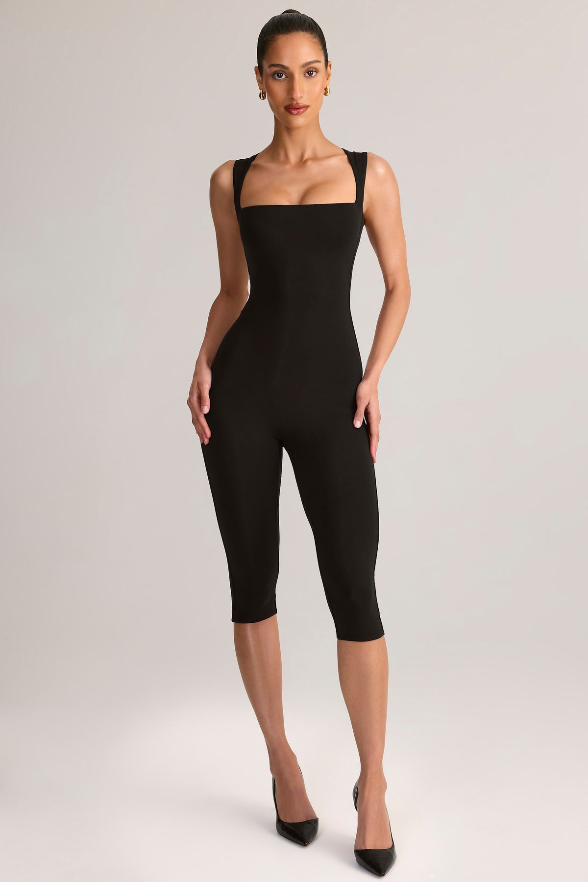 ⁣⁢Modal-Jumpsuit mit eckigem Ausschnitt und Bodycon-Passform in Capri-Optik in Schwarz⁤⁣ - 1