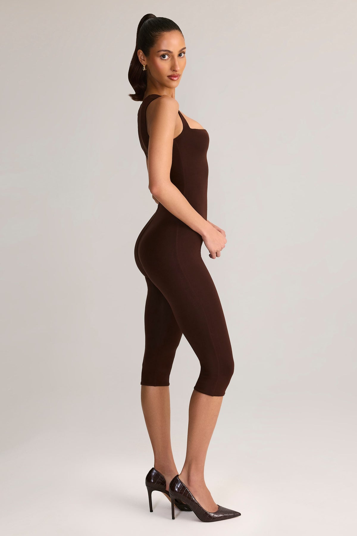 ⁣⁢Modal Bodycon Capri-Jumpsuit mit eckigem Ausschnitt in Schokoladenbraun⁤⁣