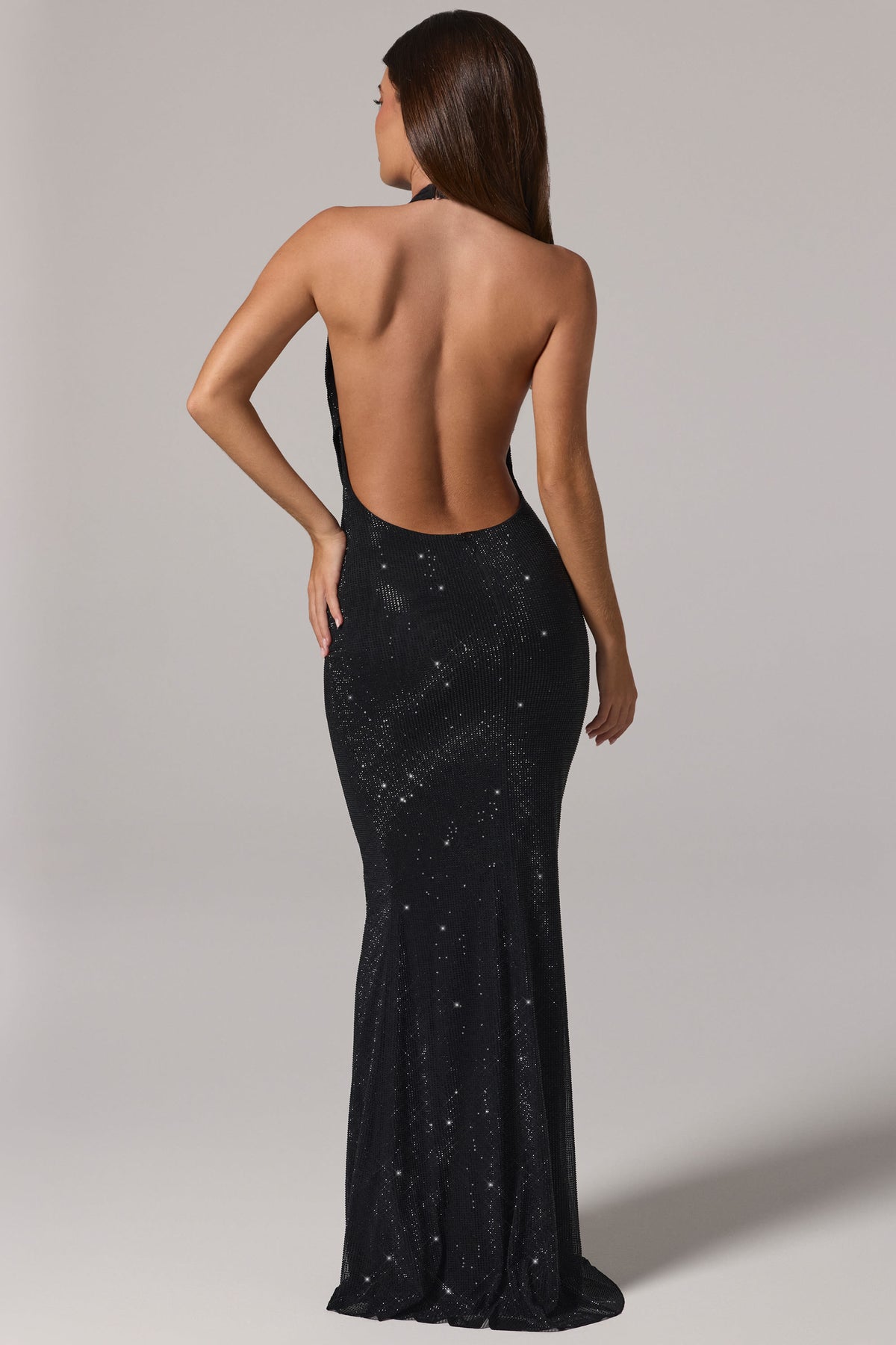 ⁣⁢Verziertes rückenfreies Maxikleid mit Wasserfallausschnitt in Schwarz⁤⁣