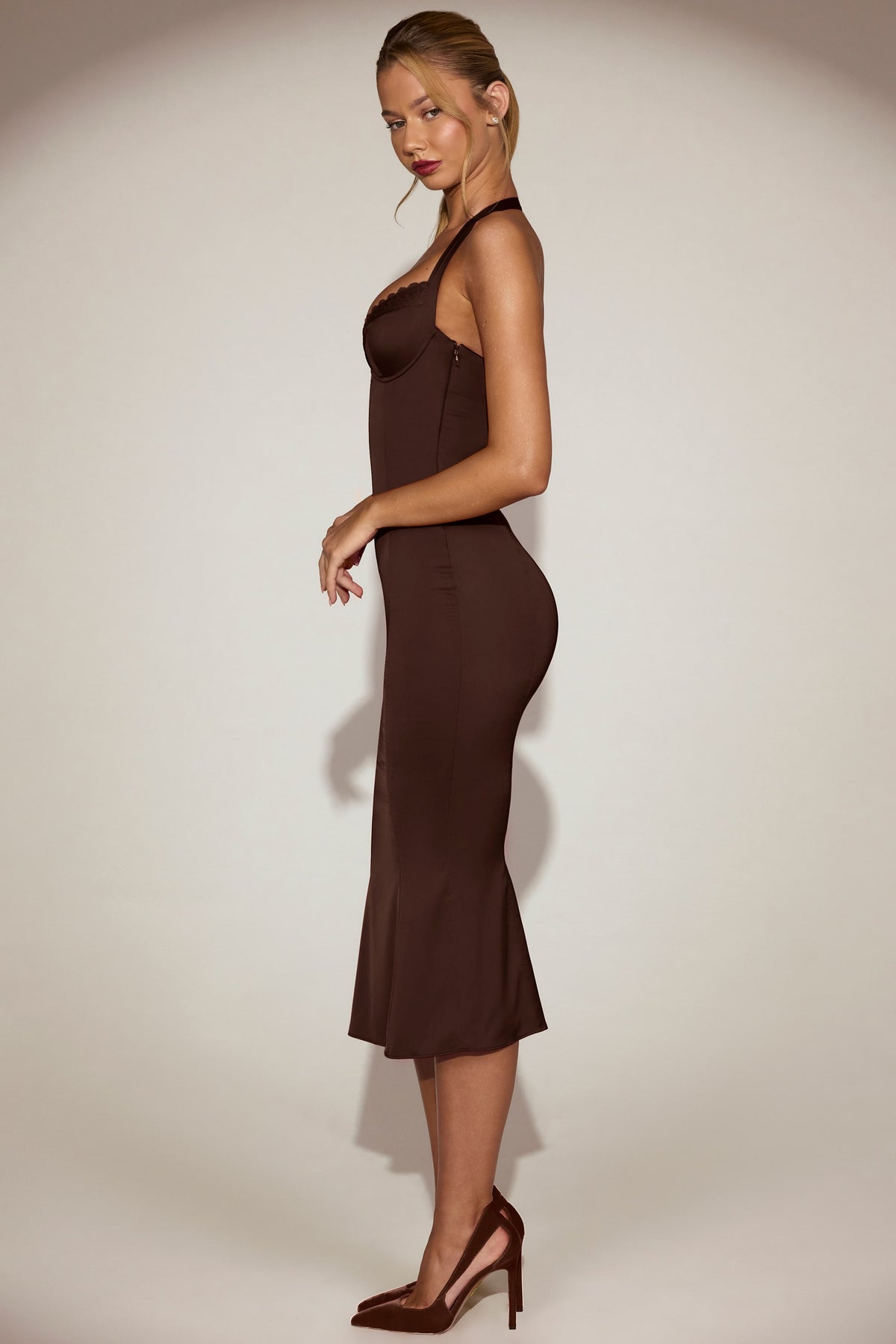 ⁣⁢Satin-Sweetheart-Bustier-Fishtail-Midaxikleid in Schokoladenbraun⁤⁣