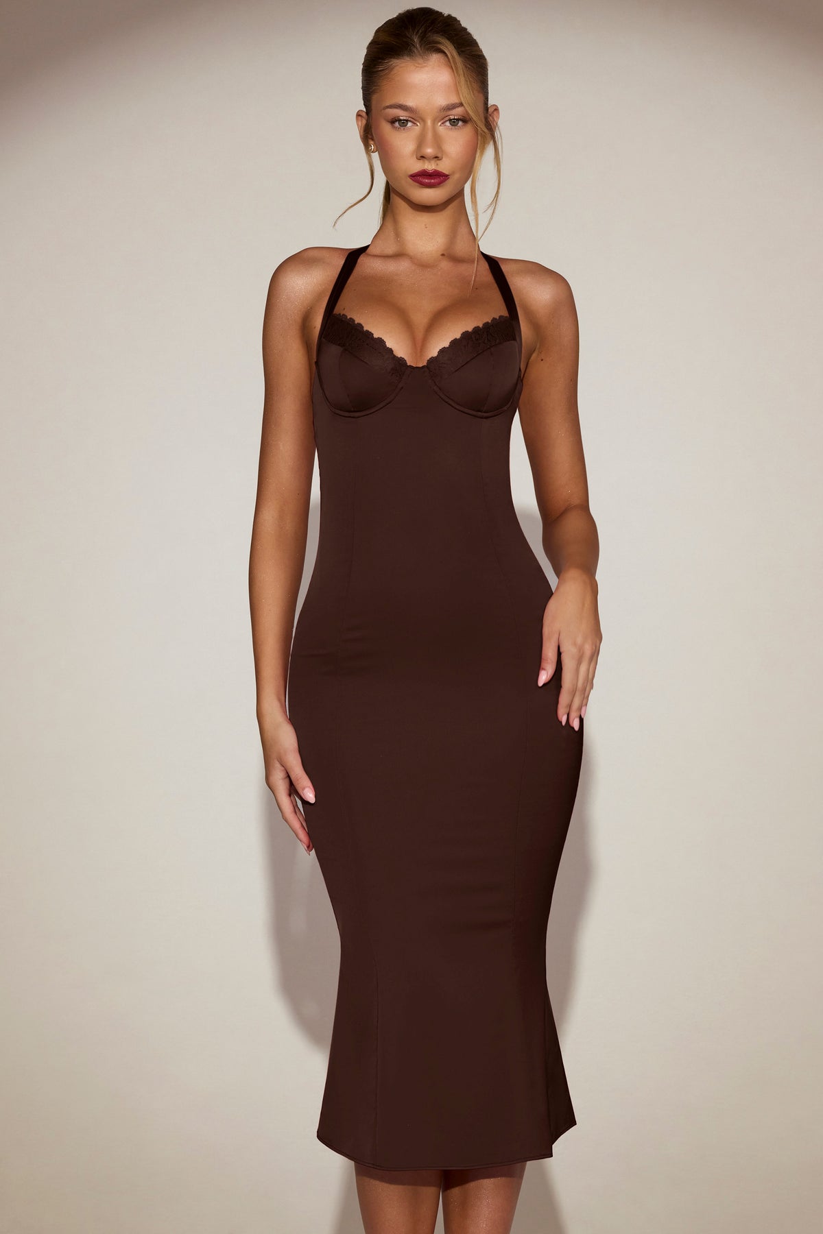 ⁣⁢Satin-Sweetheart-Bustier-Fishtail-Midaxikleid in Schokoladenbraun⁤⁣