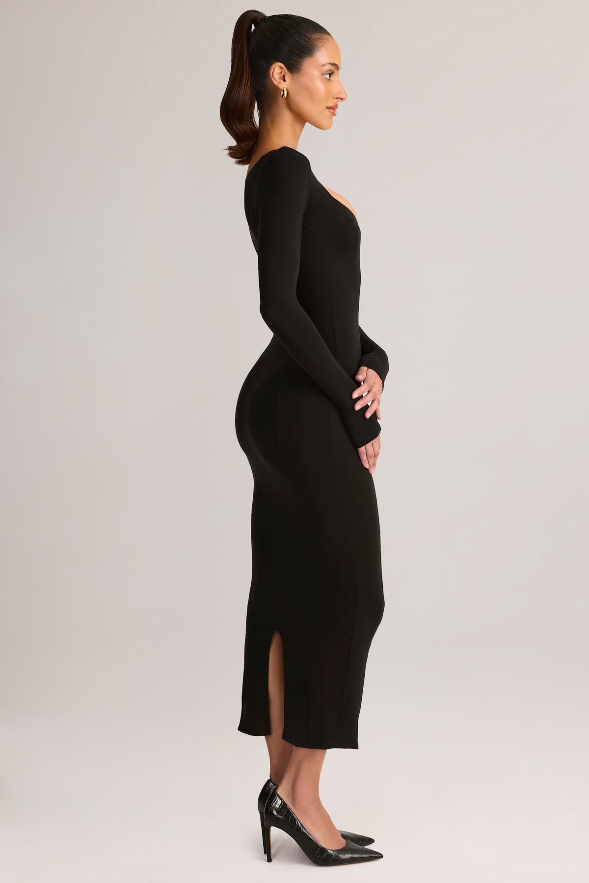 ⁣⁢Midikleid mit langen Ärmeln und "Peekaboo"-Ausschnitt aus Modal in Schwarz⁤⁣