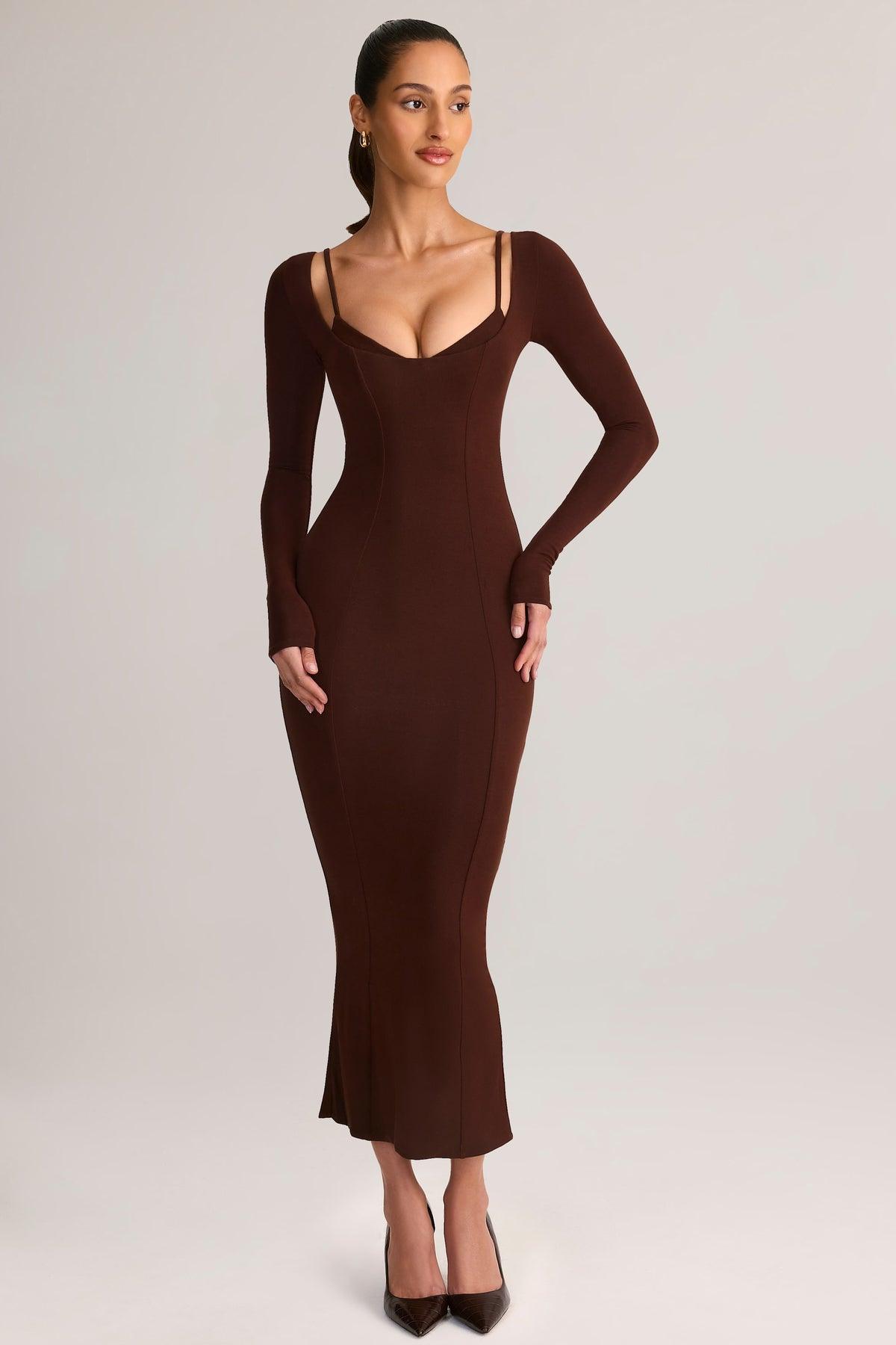 ⁣⁢Modal-Langarm-Midikleid mit Peekaboo-Detail in Schokoladenbraun⁤⁣
