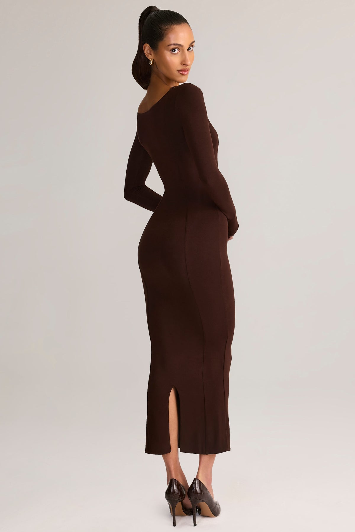 ⁣⁢Modal-Langarm-Midikleid mit Peekaboo-Detail in Schokoladenbraun⁤⁣