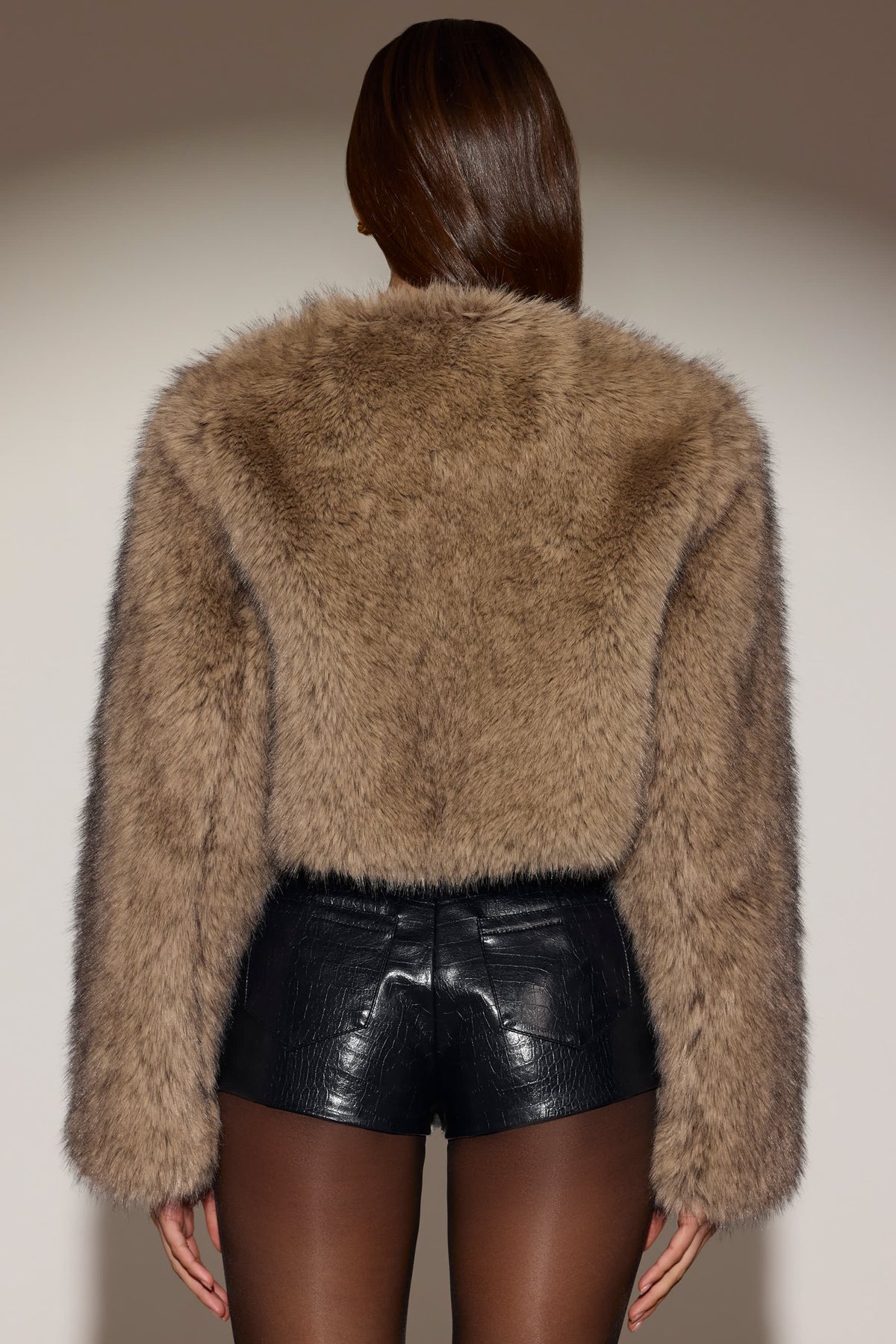 ⁣⁢Cropped-Kunstfelljacke in Hellbraun⁤⁣