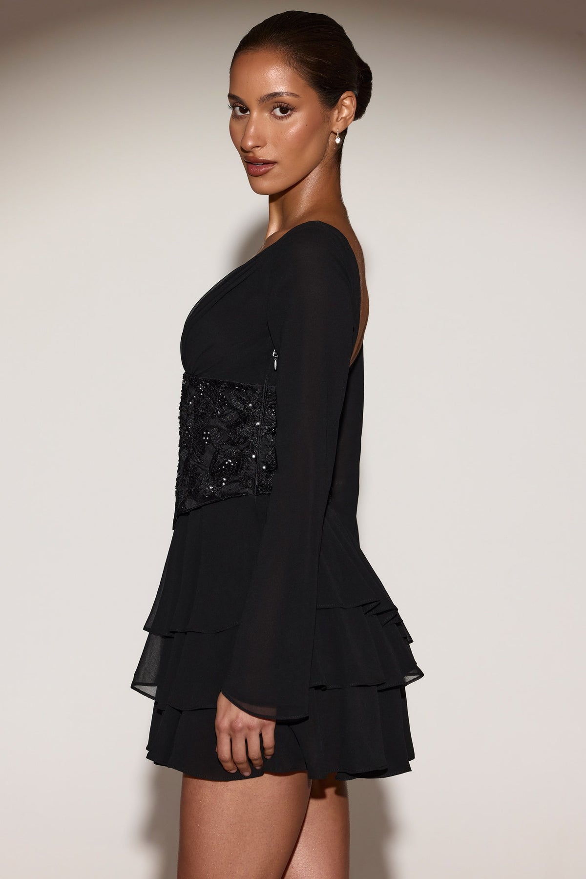 ⁣⁢A-Linien-Minikleid aus Chiffon mit verziertem Korsett in Black⁤⁣