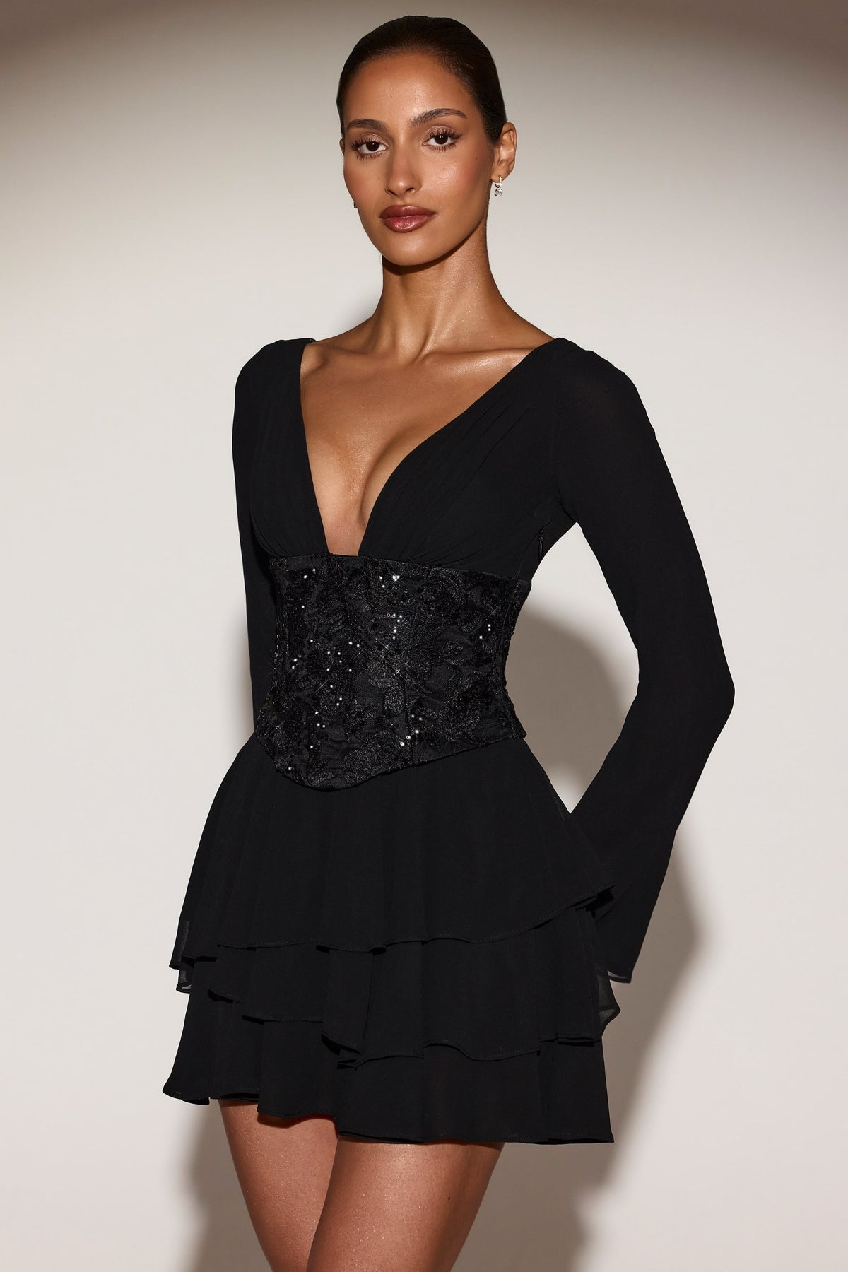 ⁣⁢A-Linien-Minikleid aus Chiffon mit verziertem Korsett in Black⁤⁣
