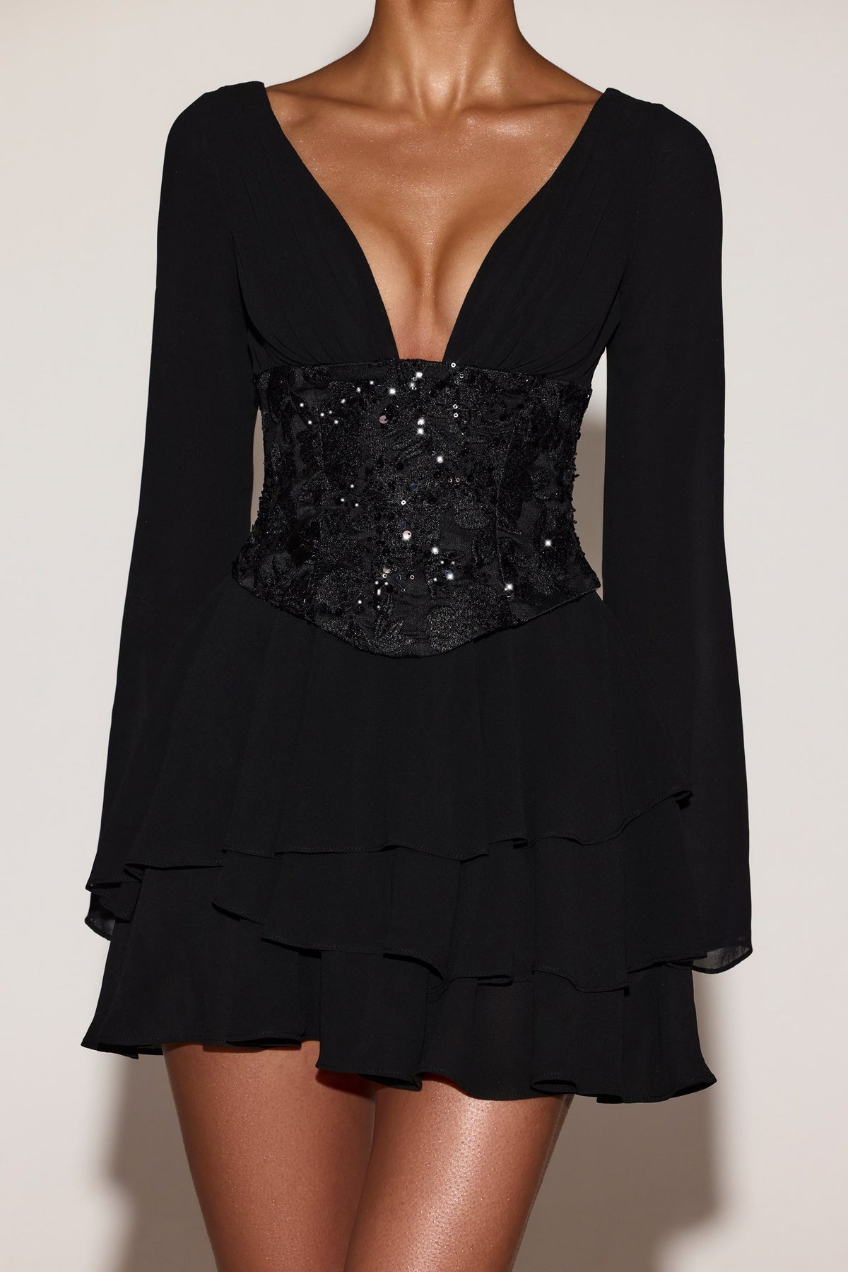 ⁣⁢A-Linien-Minikleid aus Chiffon mit verziertem Korsett in Black⁤⁣