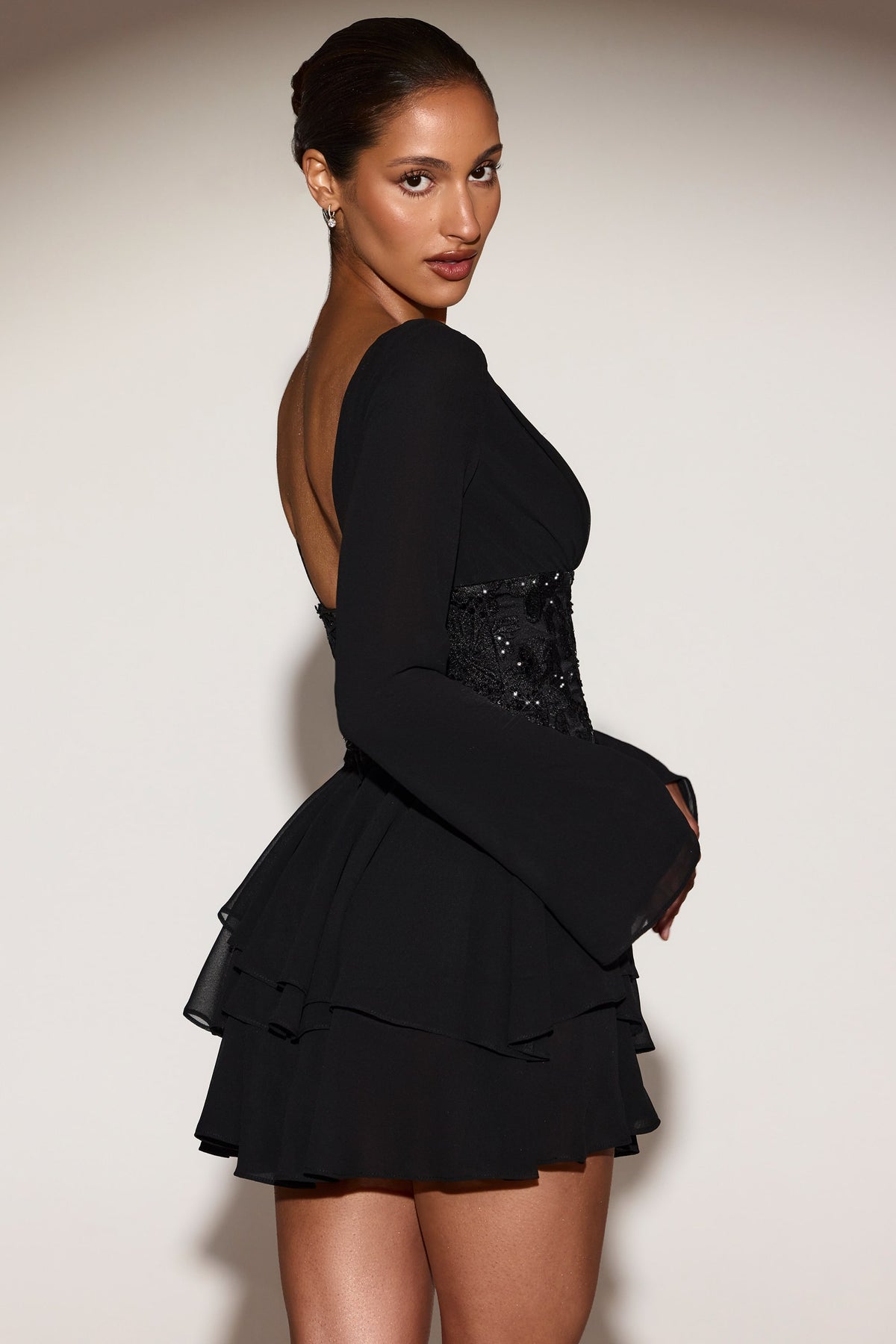 ⁣⁢A-Linien-Minikleid aus Chiffon mit verziertem Korsett in Black⁤⁣