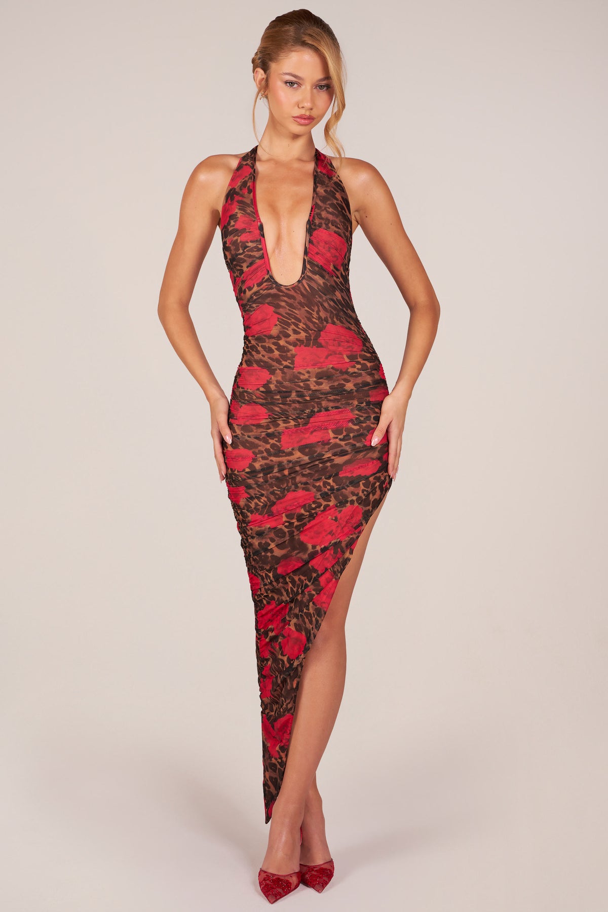 ⁣⁢Neckholder-Midaxikleid mit Schlitz und Leopardenmuster in Rosé⁤⁣