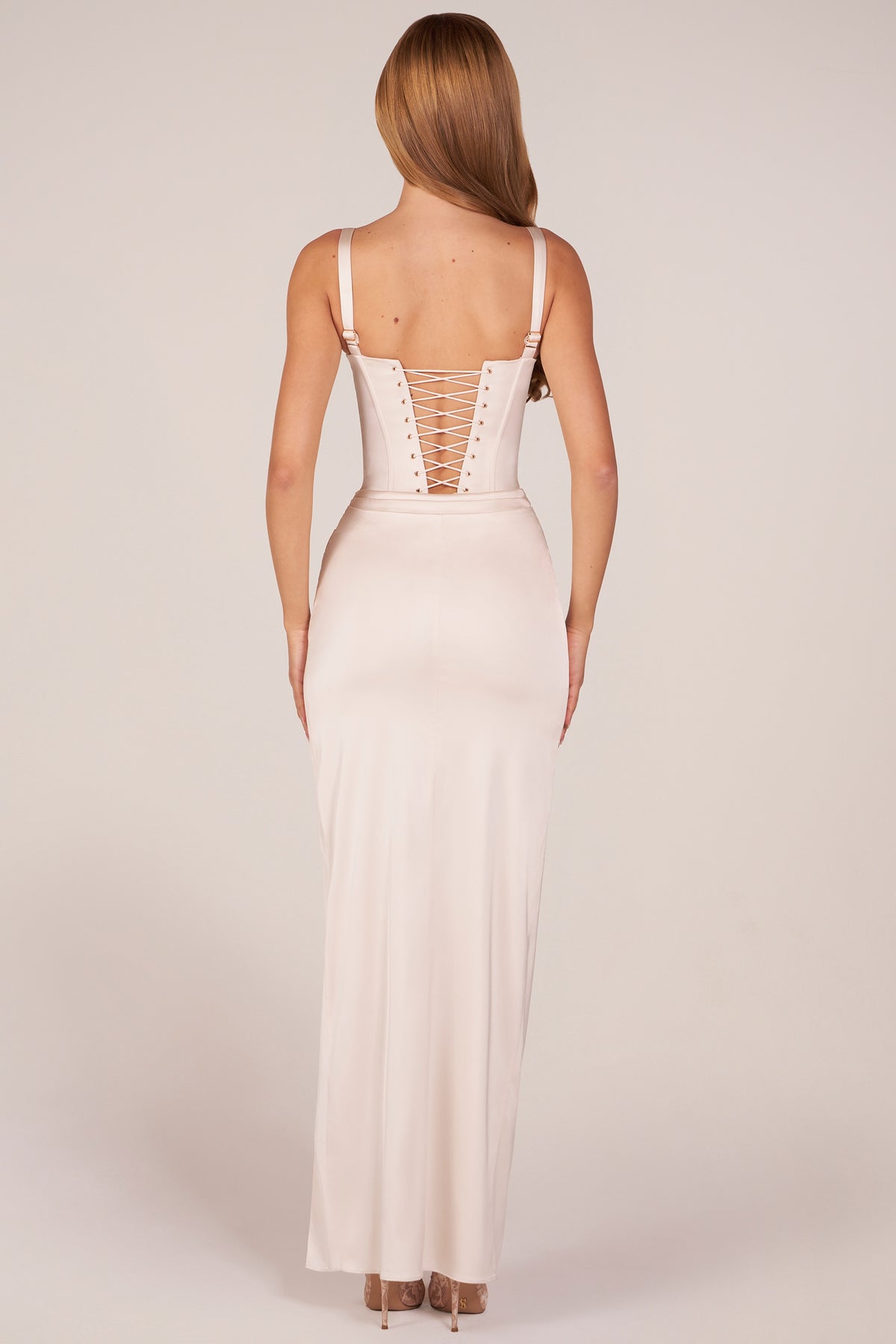⁣⁢Korsett-Maxikleid mit oberschenkelhohem Schlitz in Perlweiß⁤⁣