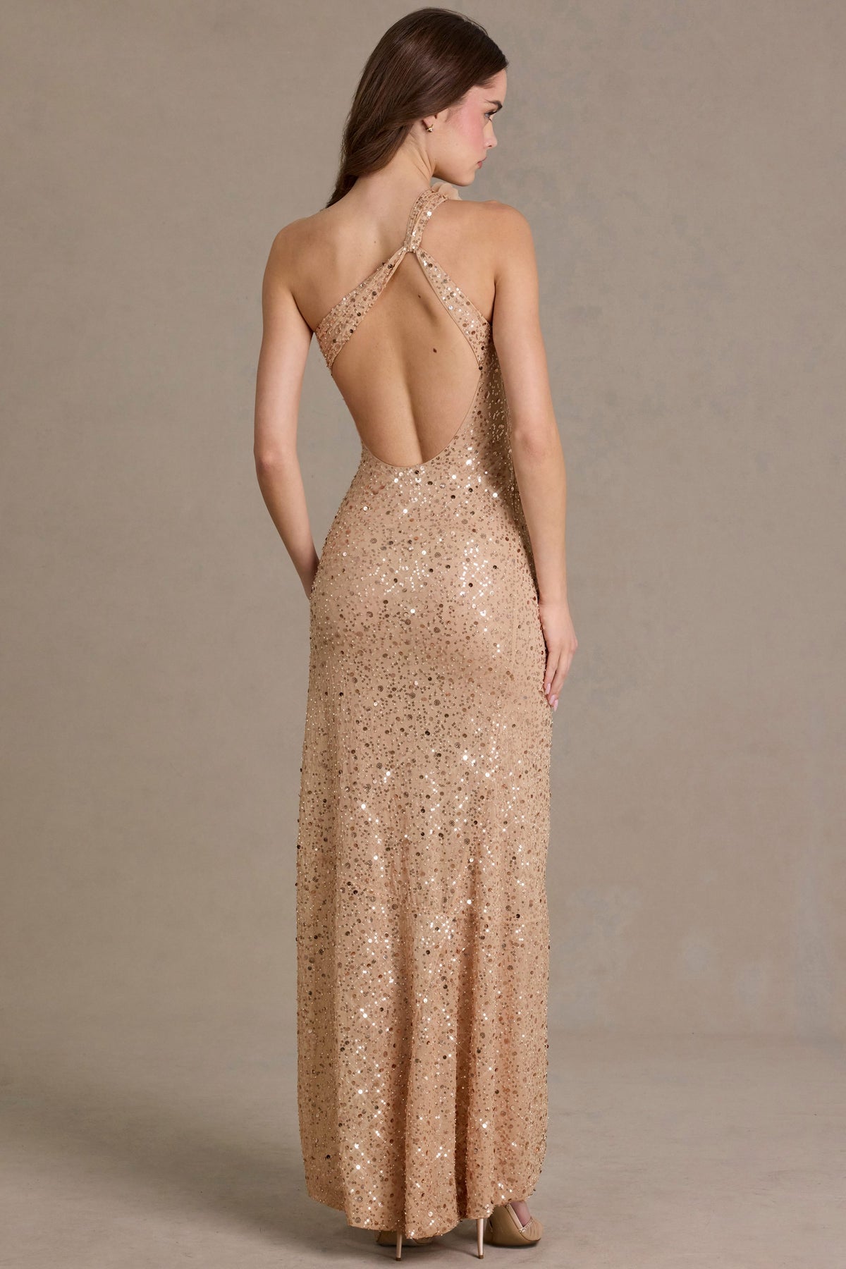 ⁣⁢Verziertes asymmetrisches One-Shoulder-Maxikleid in Sand⁤⁣